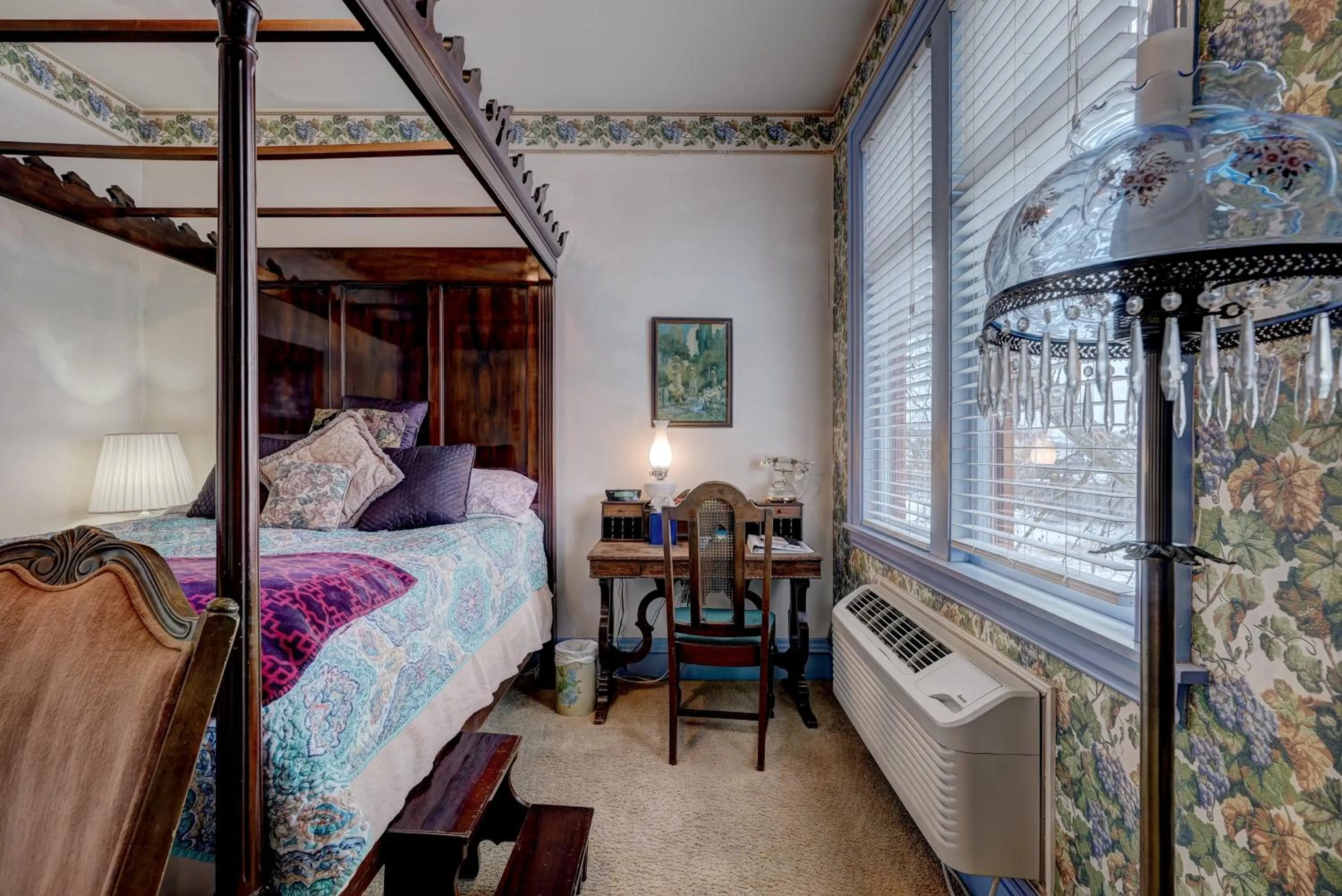 Bed in Grandison Inn