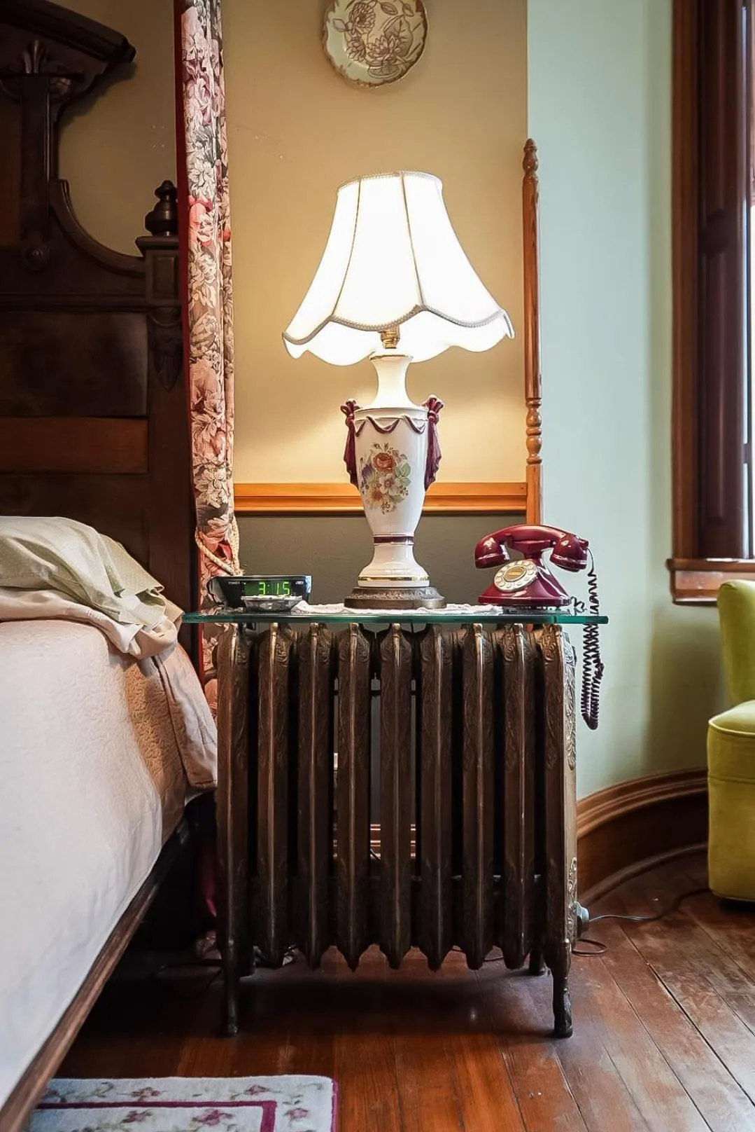 Decorative detail, Bed in Grandison Inn