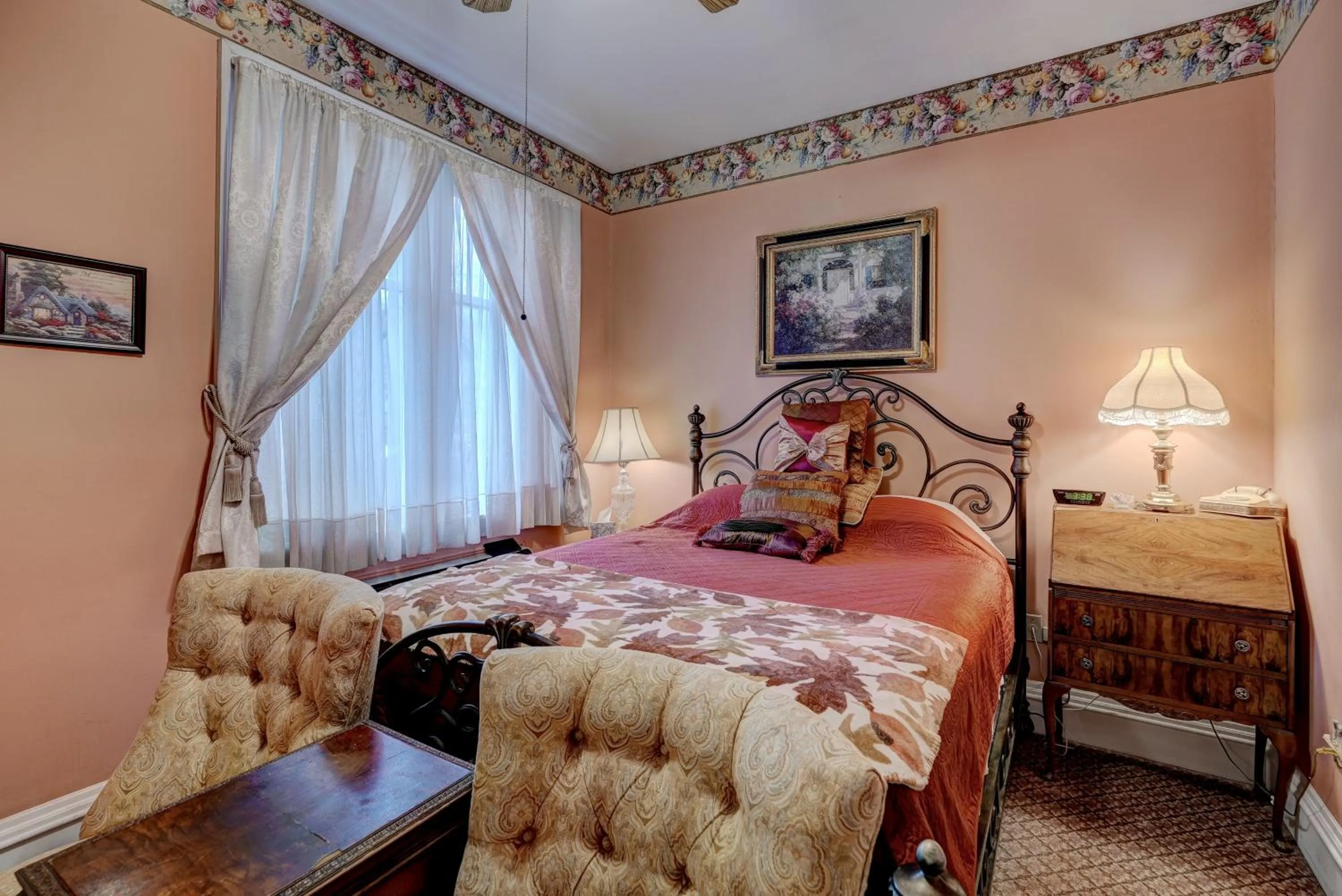 Bed in Grandison Inn