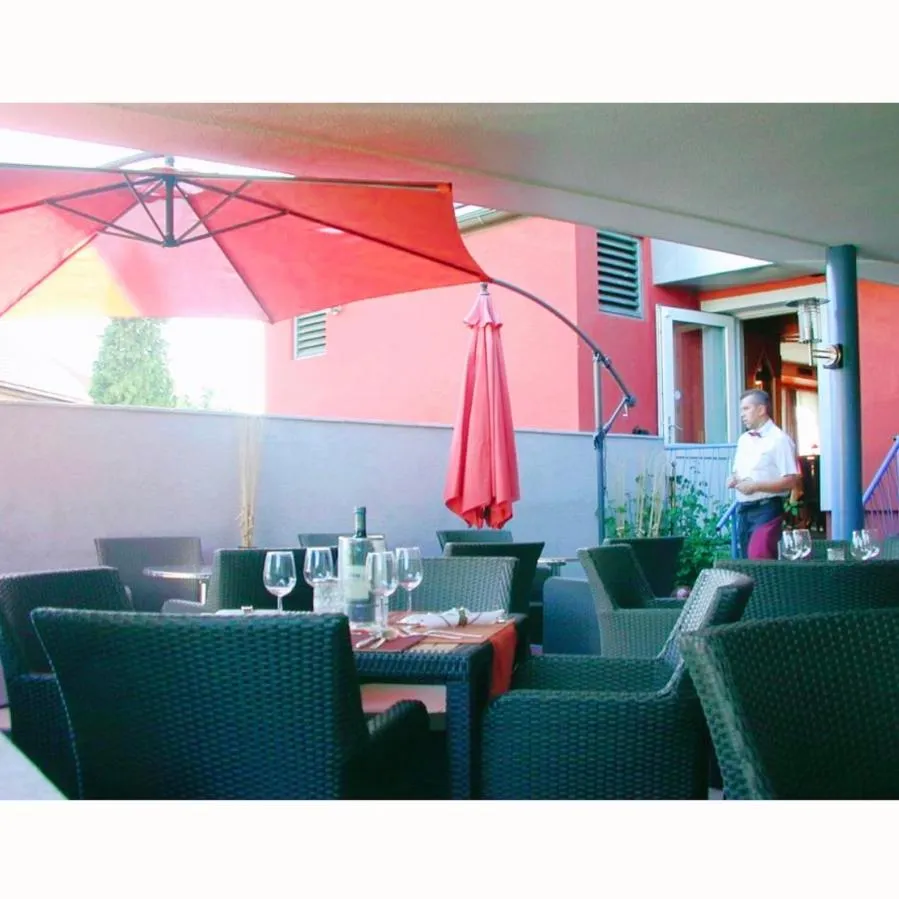 Restaurant/places to eat in Hotel Aragia