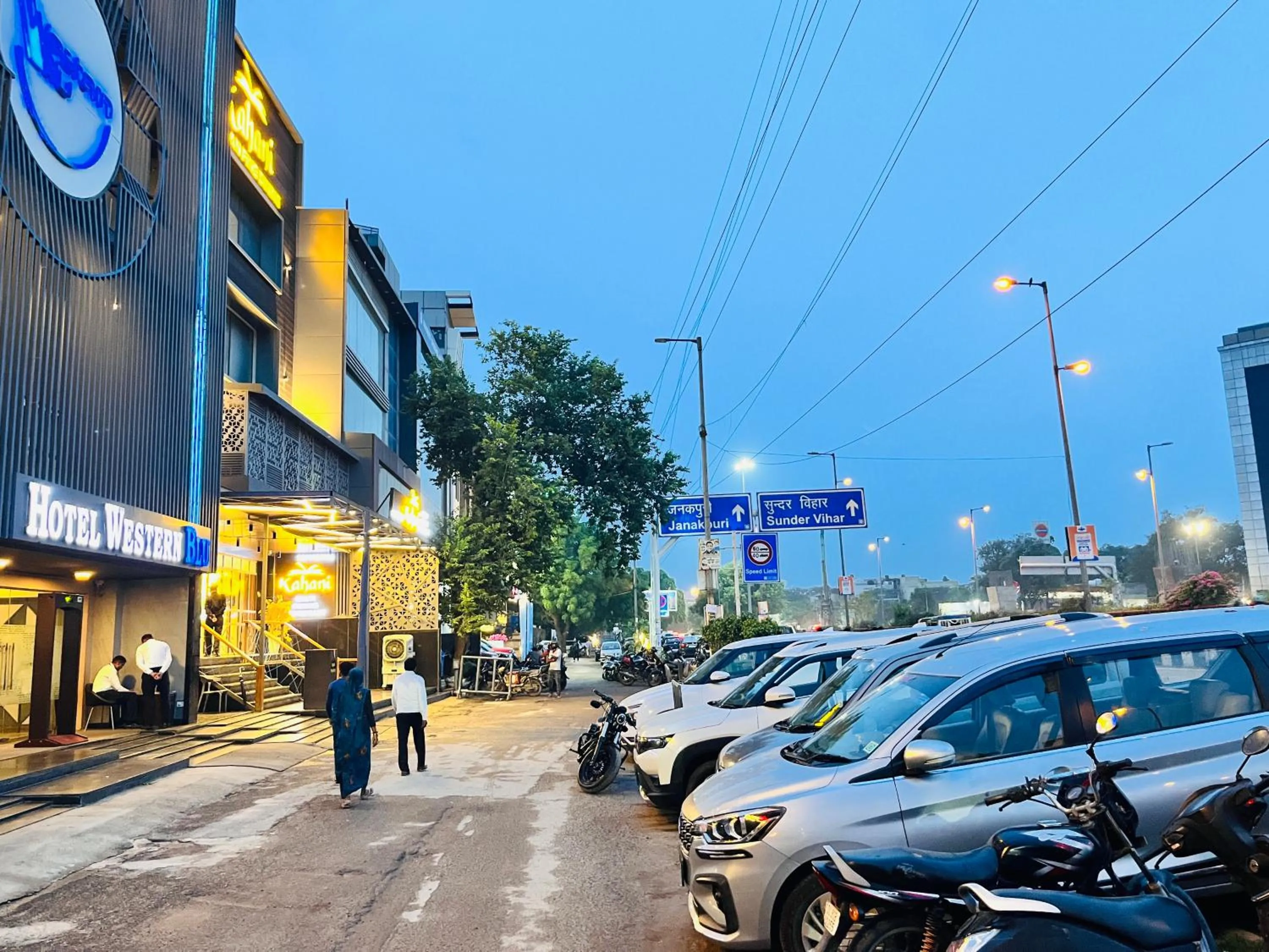 Parking in Western Blu