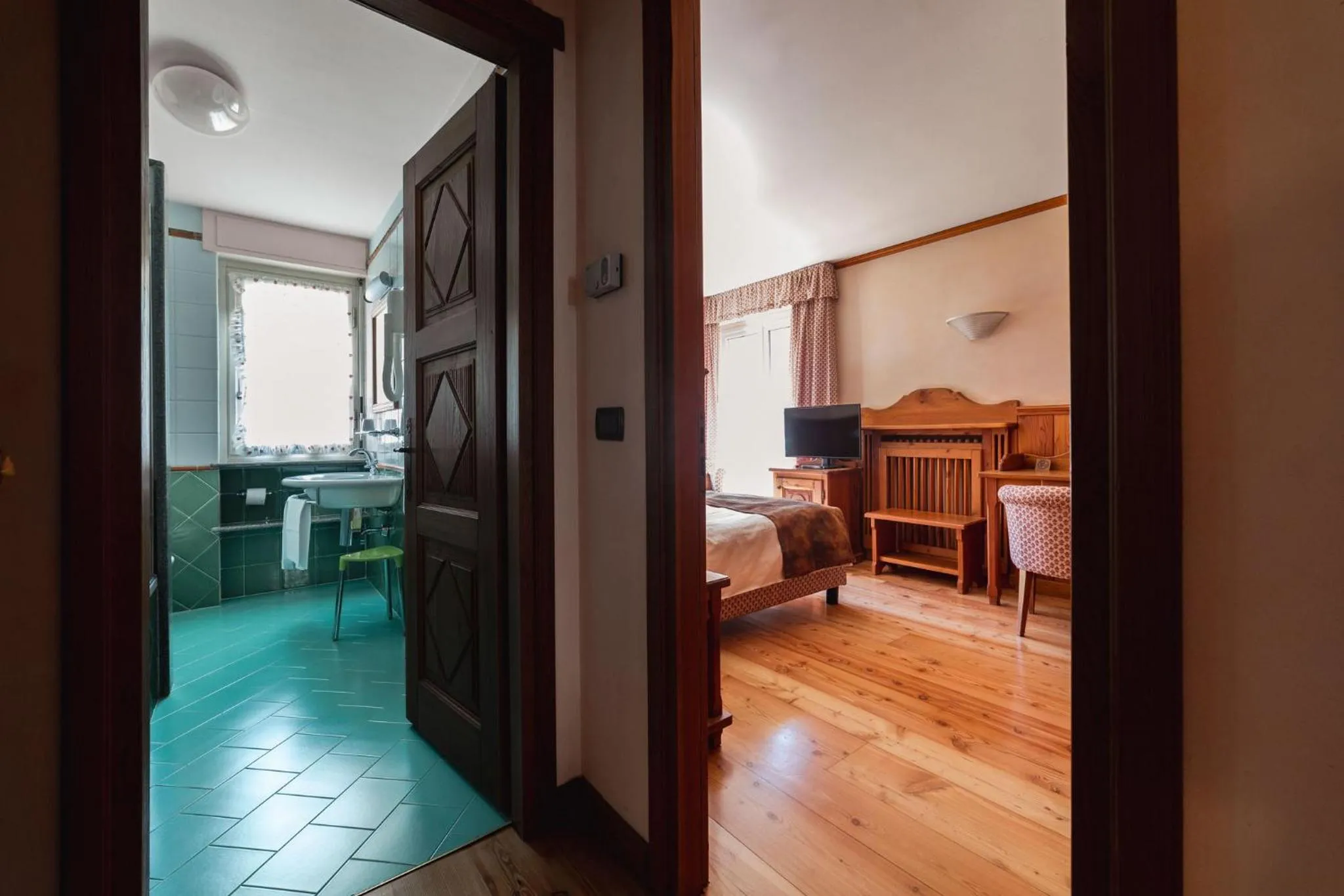 Photo of the whole room in HOTEL BOUTON D'OR Courmayeur