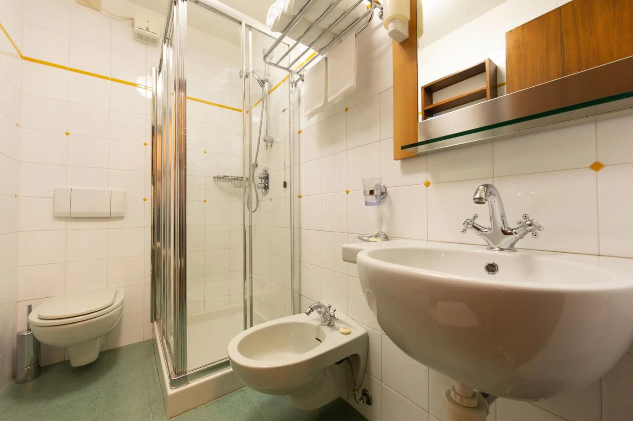 Shower in HOTEL BOUTON D'OR Courmayeur