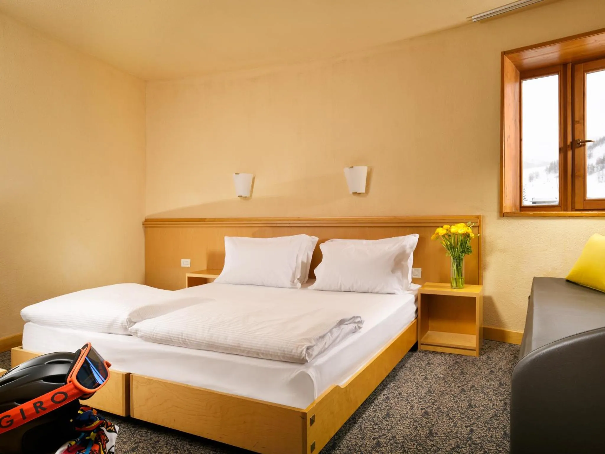 Photo of the whole room, Bed in Hotel Club Uappala Sestriere