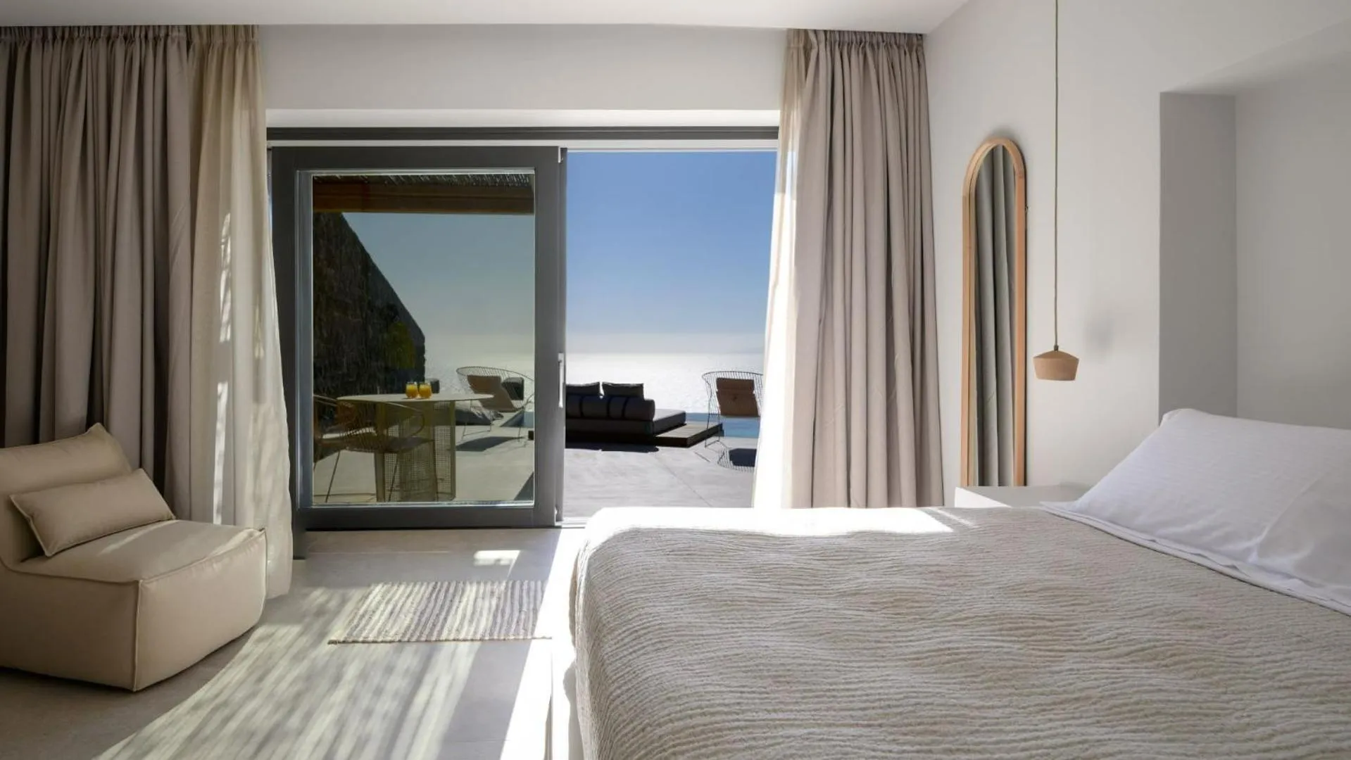 Bed in Lithi Luxury Retreat