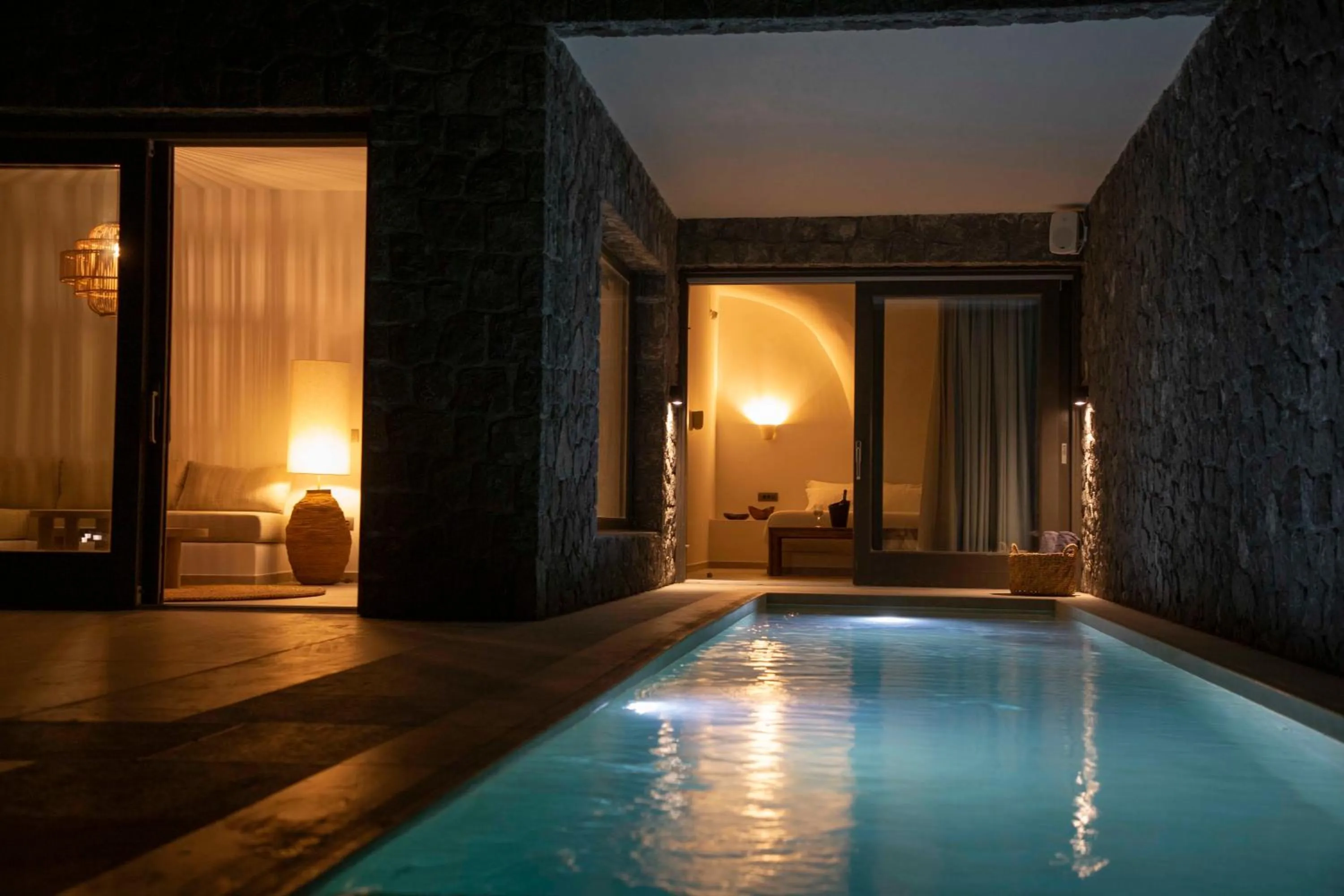 Night in Lithi Luxury Retreat