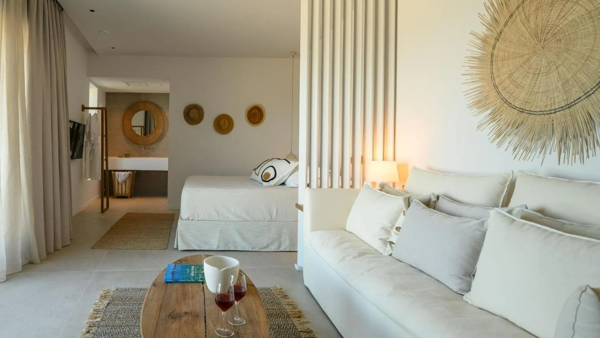 Bed in Lithi Luxury Retreat