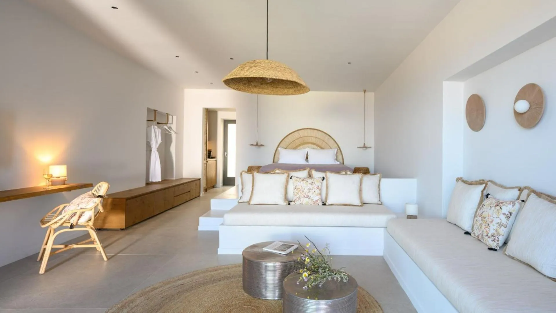 Photo of the whole room, Bed in Lithi Luxury Retreat