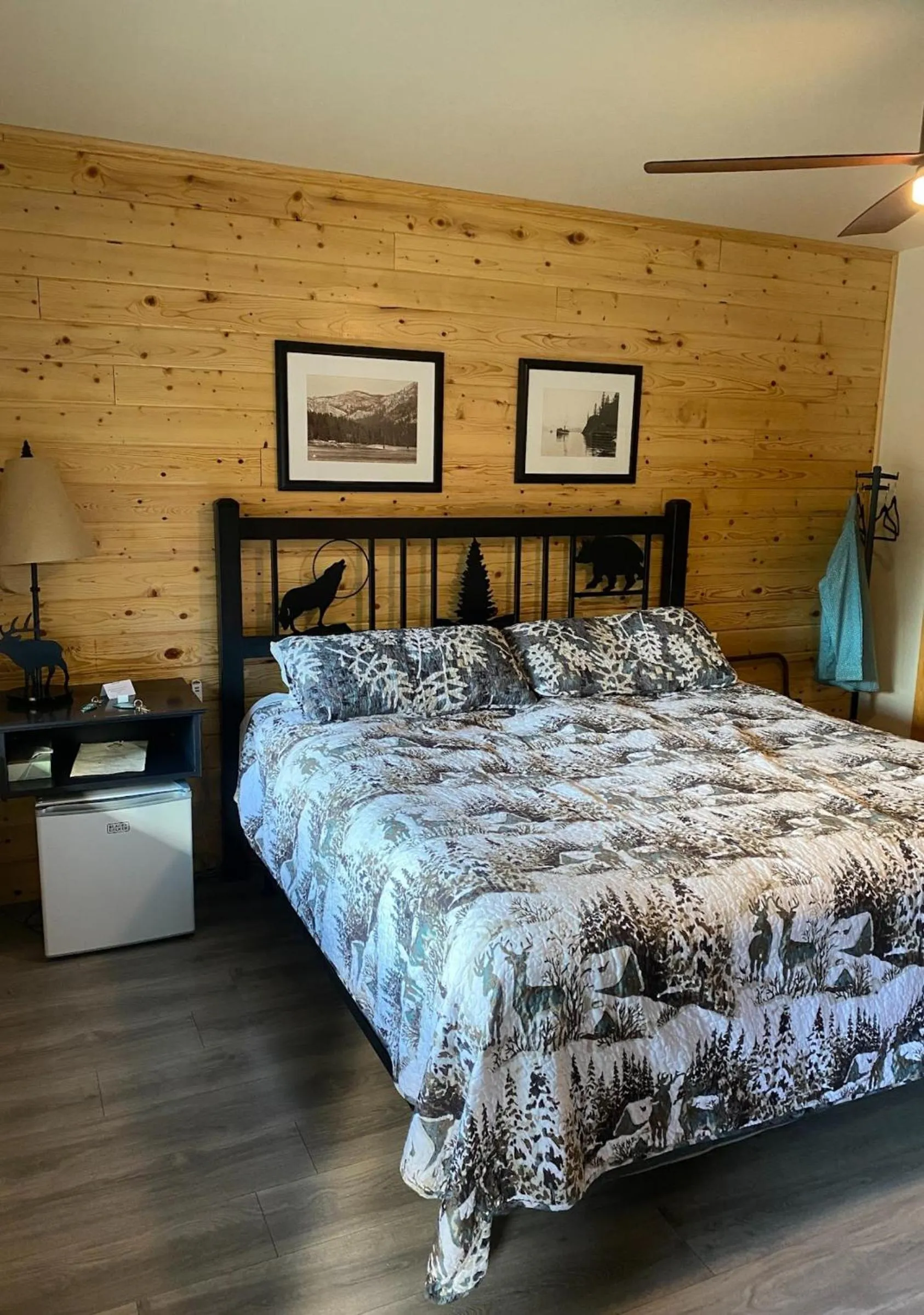 Bed in CREEKSIDE LODGE