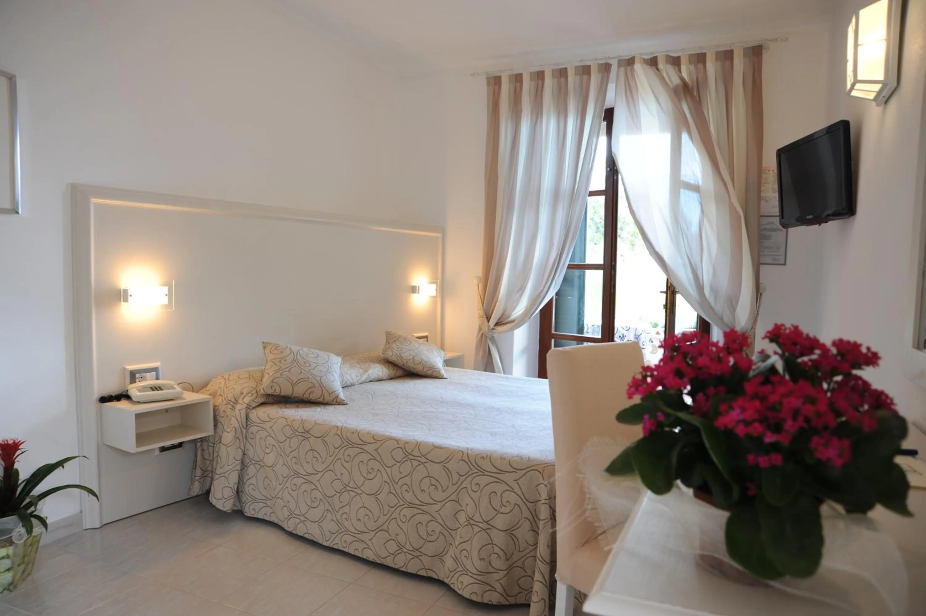 Photo of the whole room, Bed in Hotel Barsalini