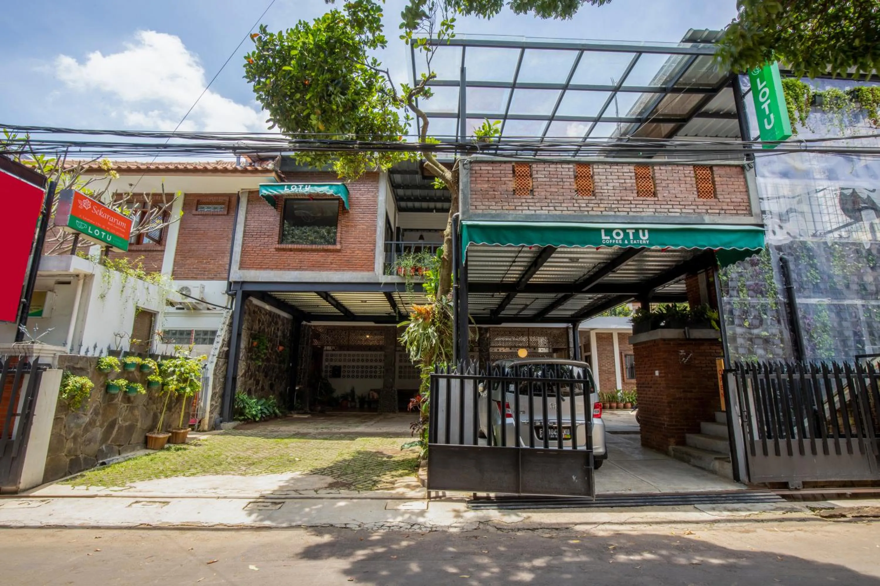 Property building in Sekararum Butik Syariah Guesthouse
