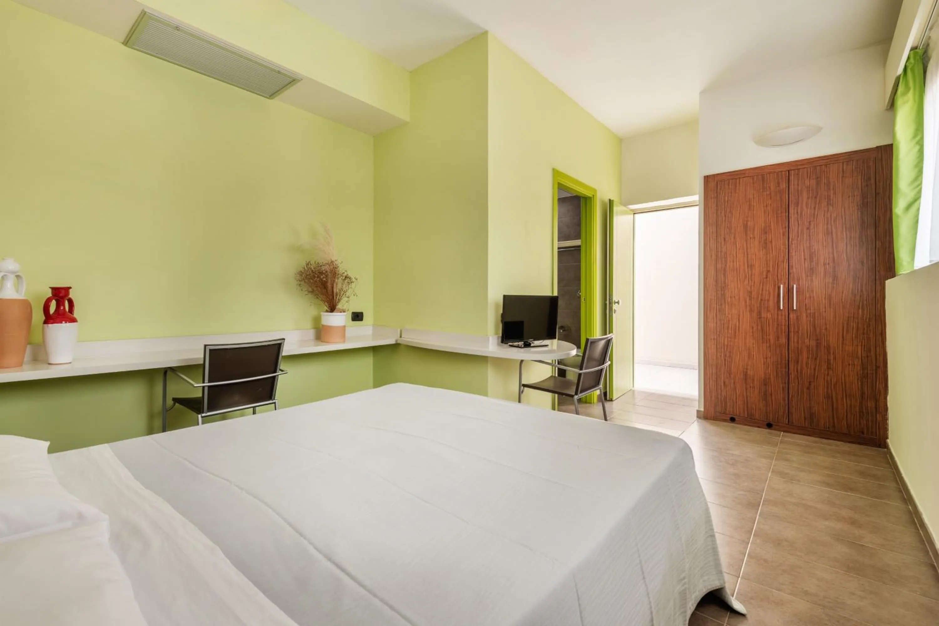 Bedroom, Bed in VOI Alimini Resort