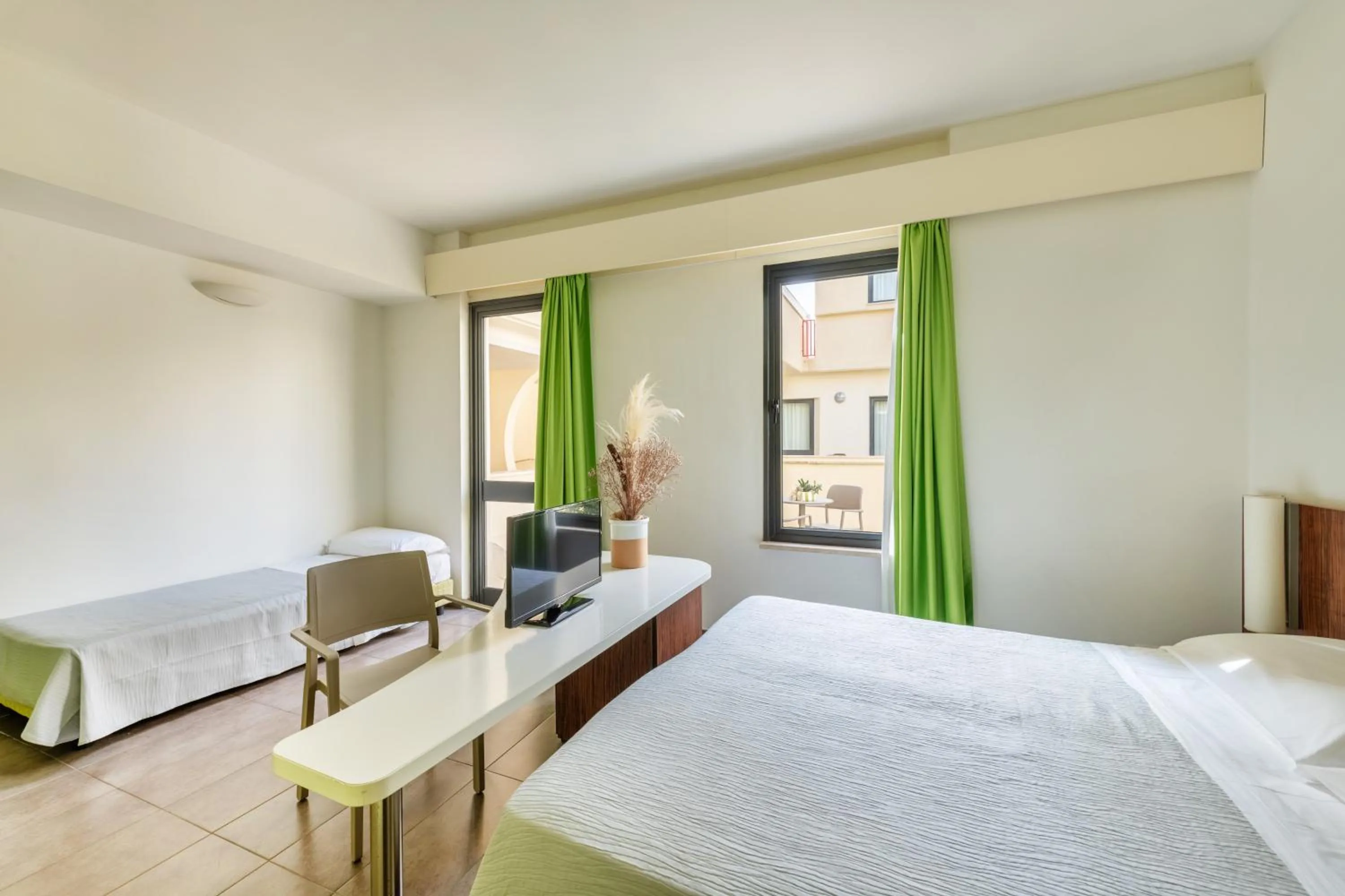 Bedroom, Bed in VOI Alimini Resort