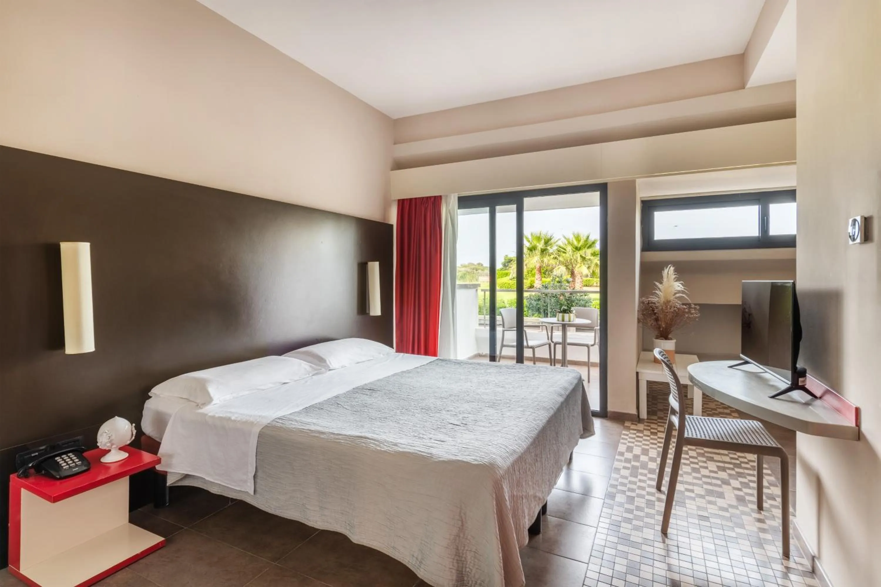 Bedroom, Bed in VOI Alimini Resort