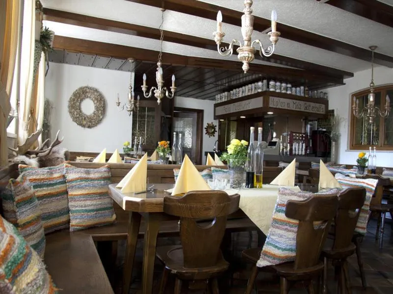 Restaurant/places to eat in Hotel Gasthof Alte Post
