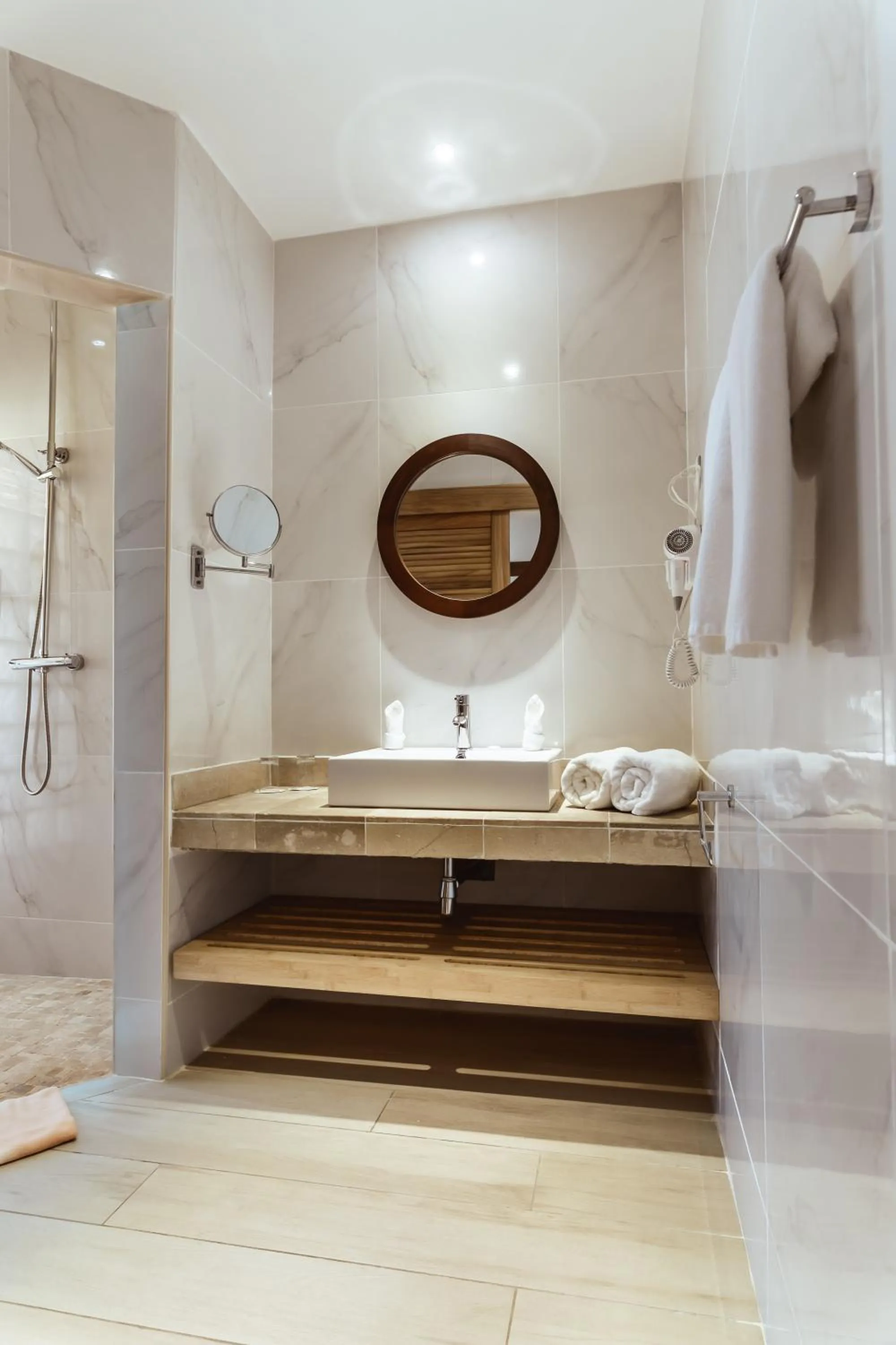 Shower in Vanila Hotel & Spa