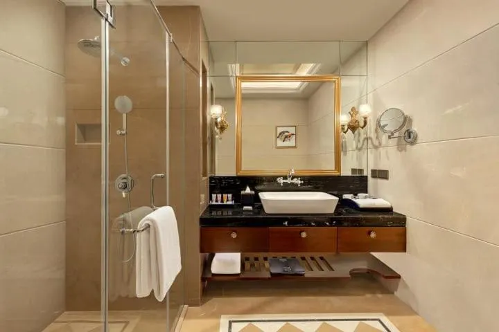 Bathroom in Welcomhotel by ITC Hotels, Tavleen, Chail