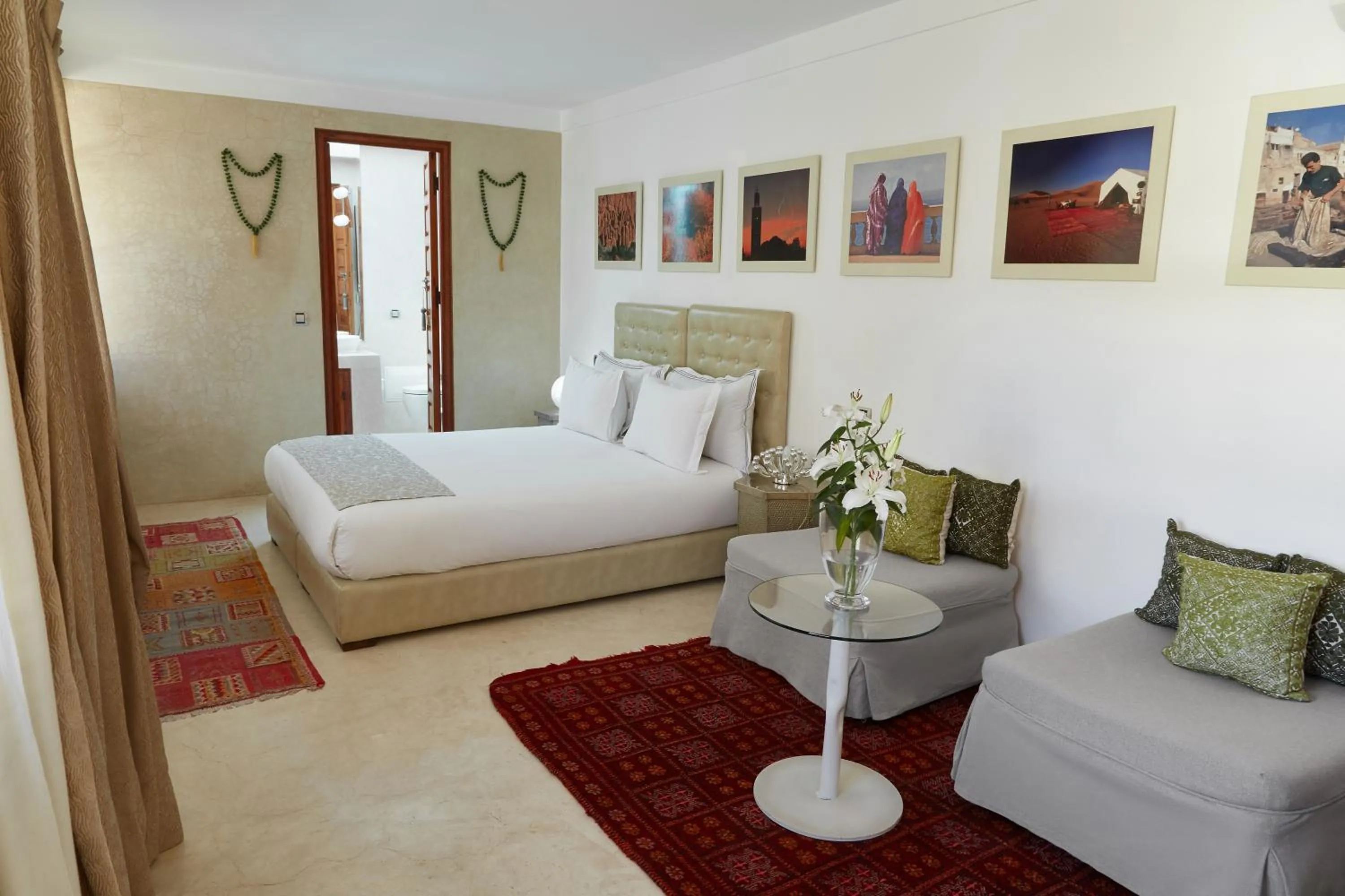 Photo of the whole room, Bed in Riad Infinity Sea