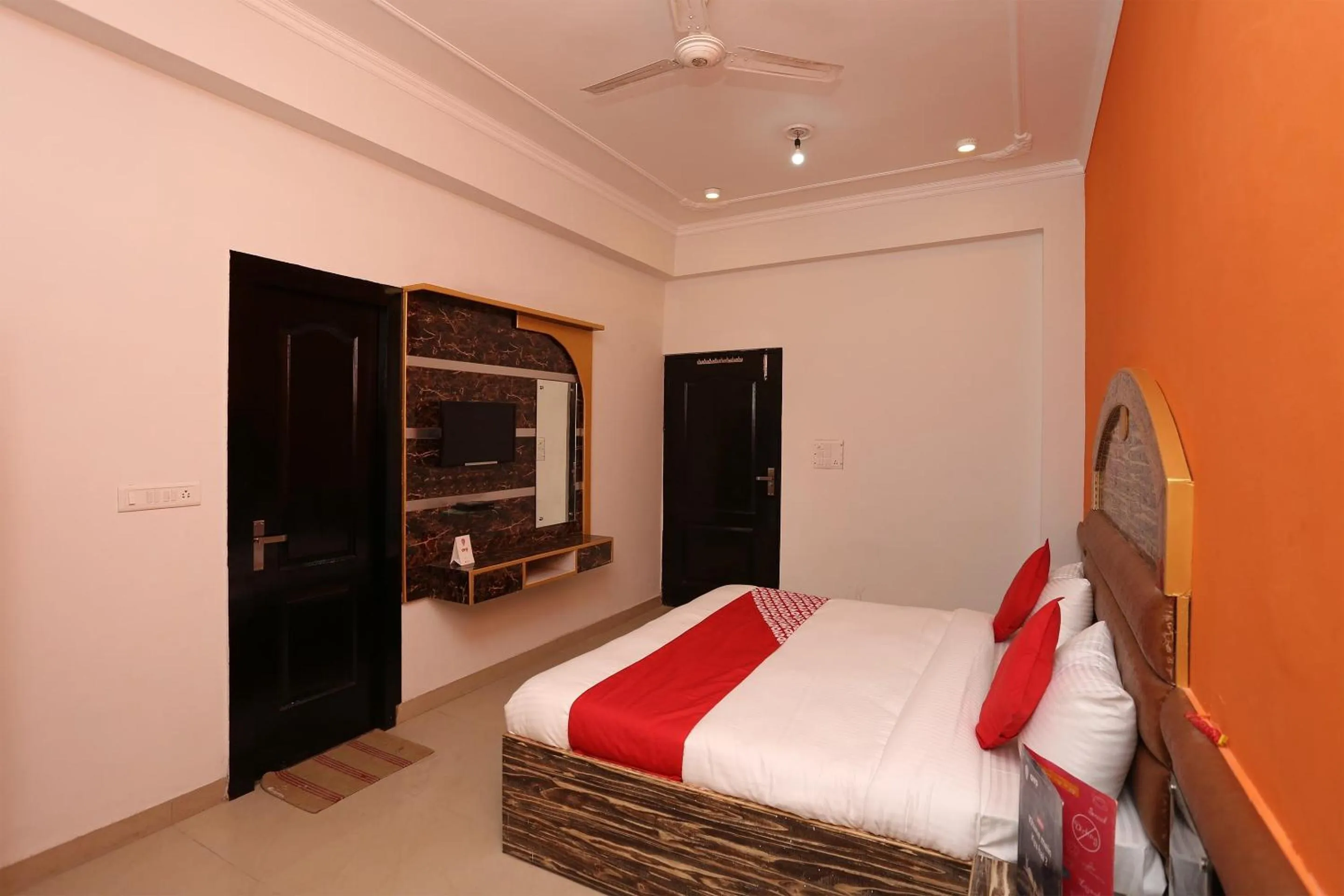 Bedroom, Bed in Super Hotel O Shree Radha Resort