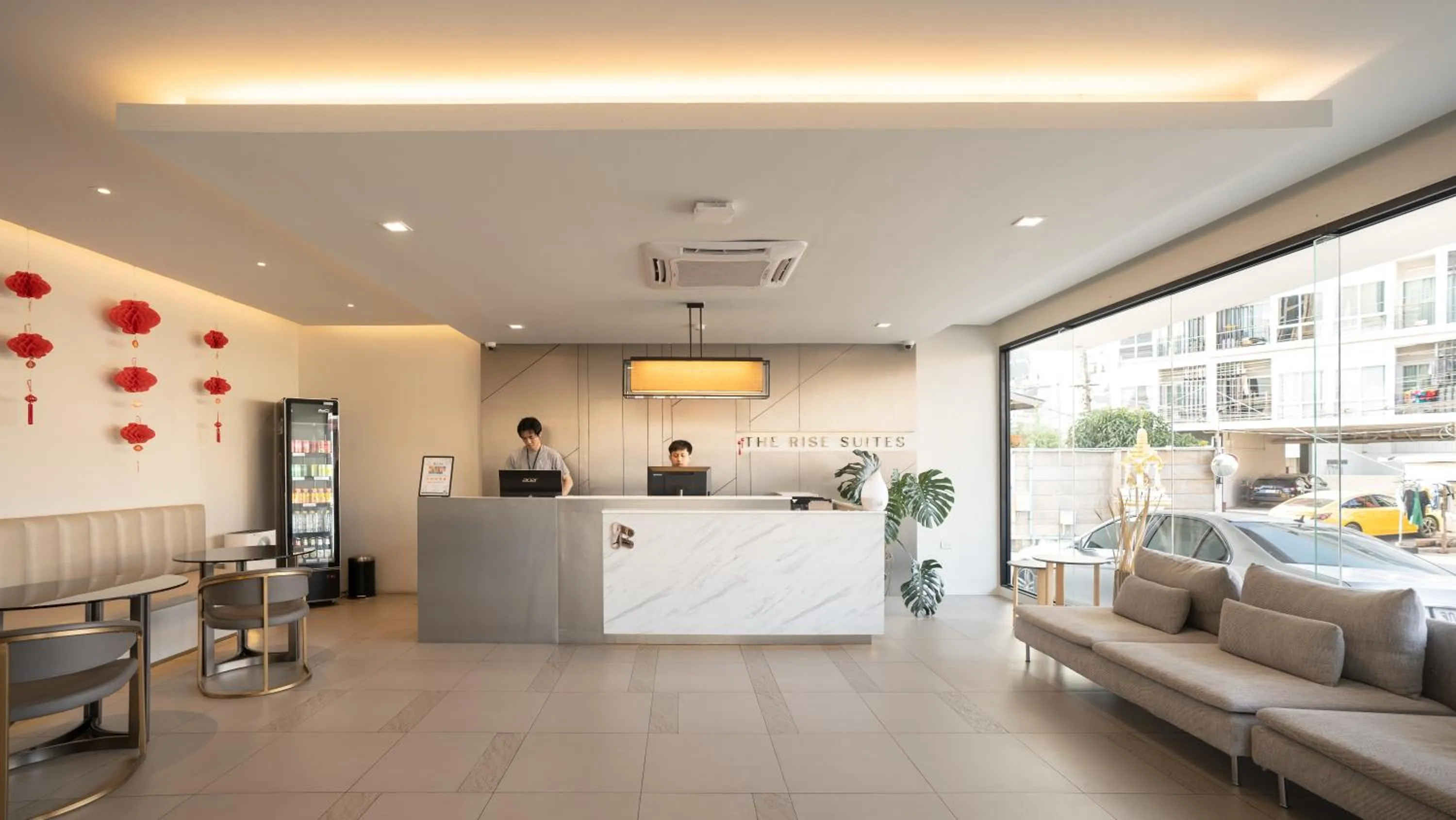 Lobby or reception in The Rise Suites Hotel, Chiang Mai - SHA Extra Plus