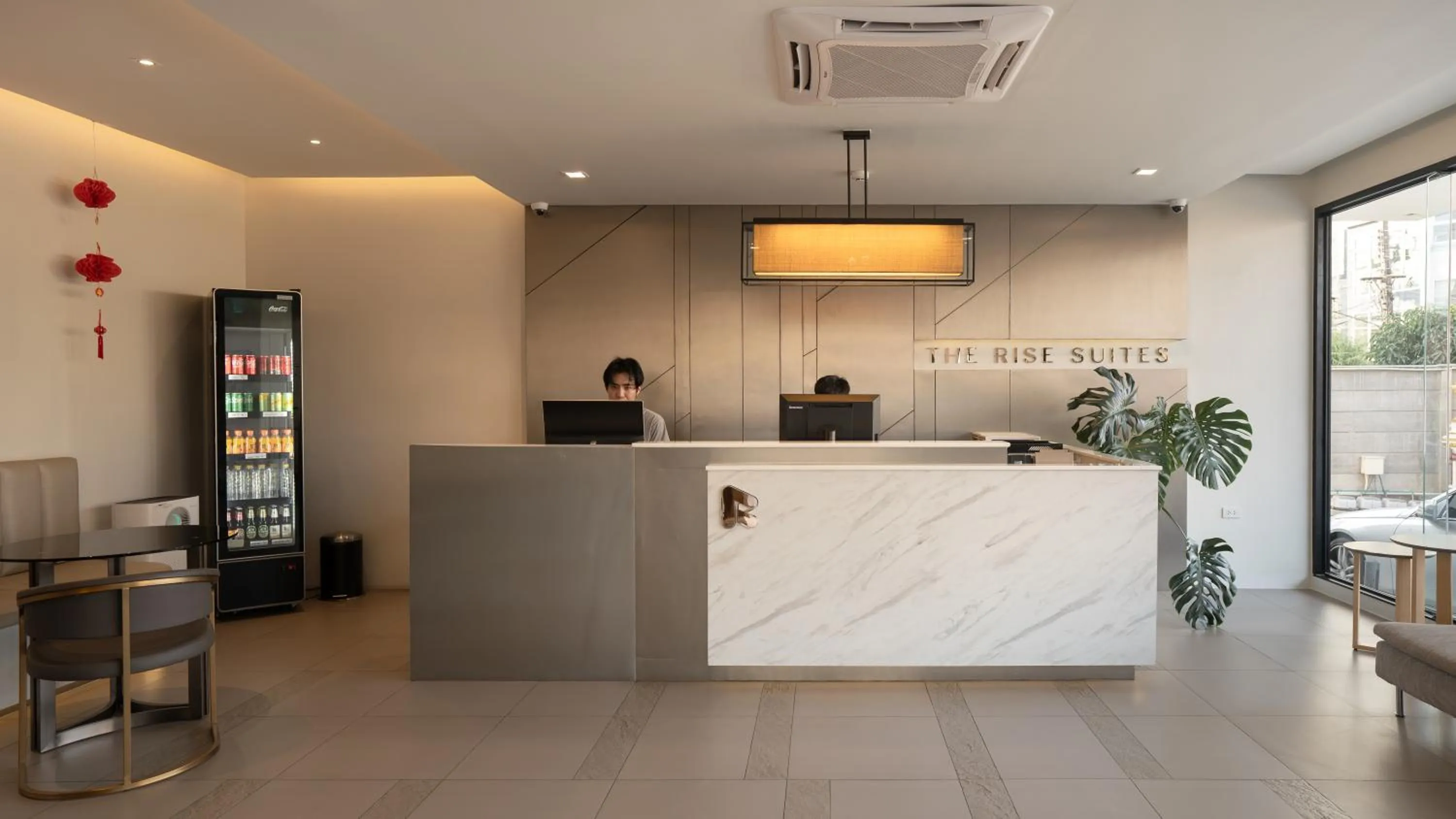 Lobby or reception in The Rise Suites Hotel, Chiang Mai - SHA Extra Plus