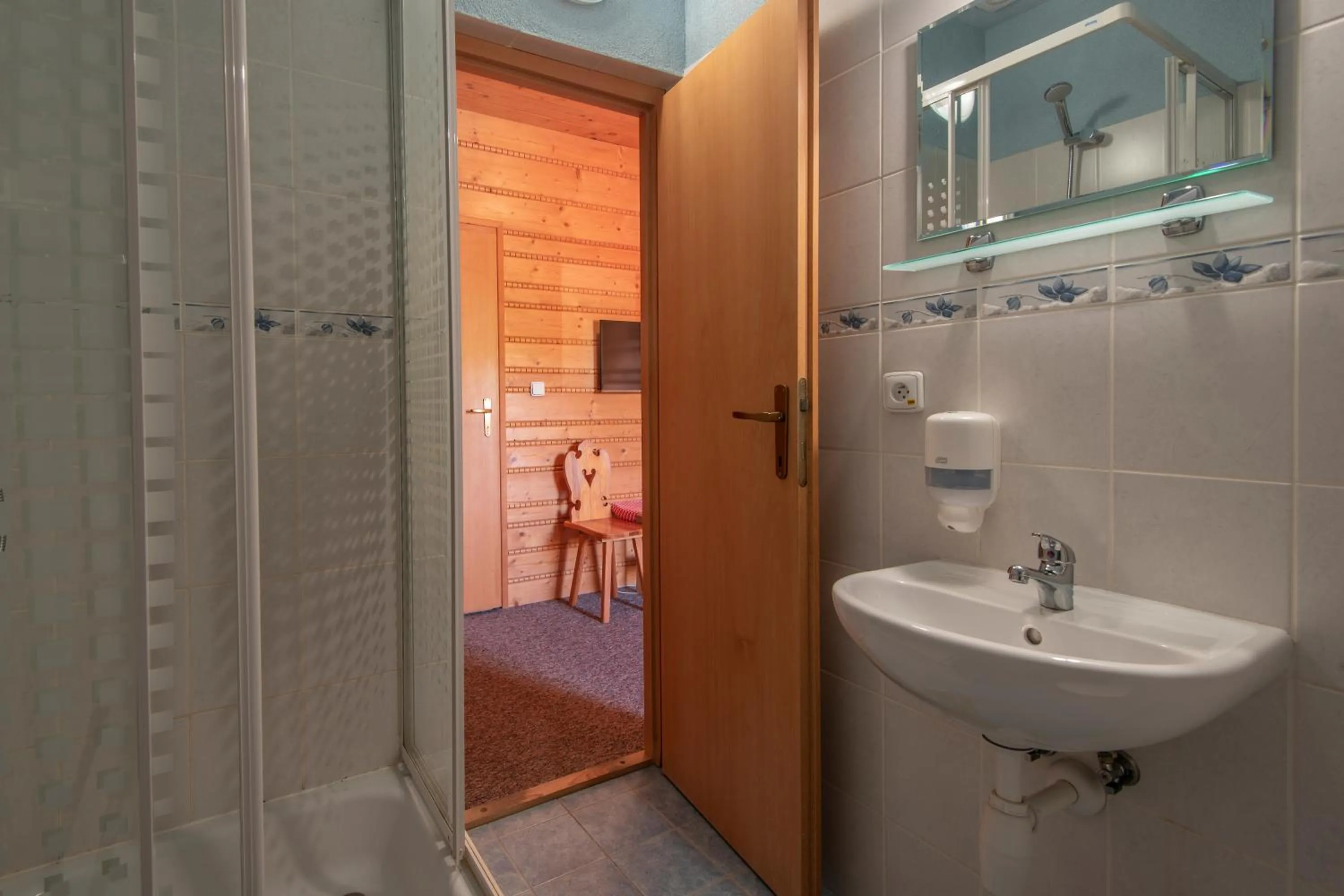 Shower in SOVA Hotel&Restaurant