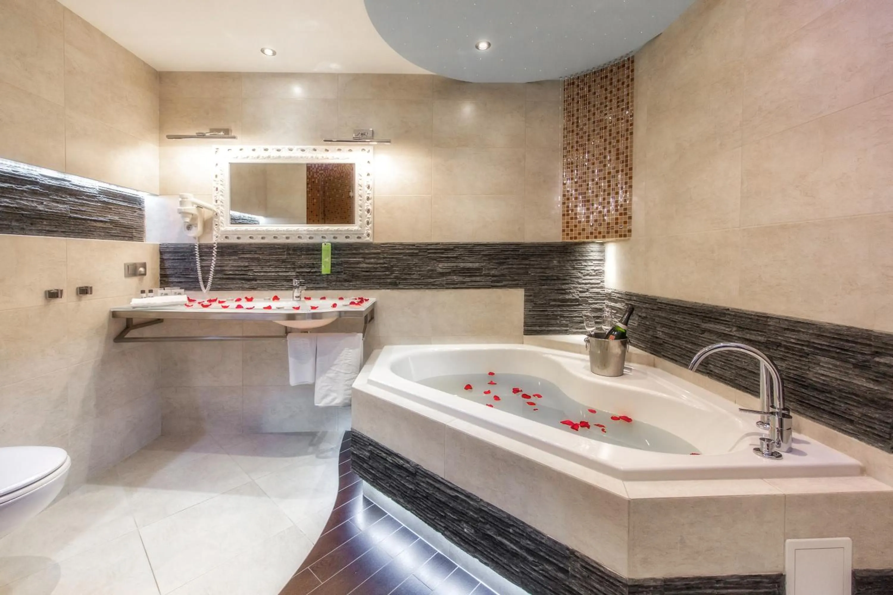 Photo of the whole room in Hotel & SPA Czarny Groń