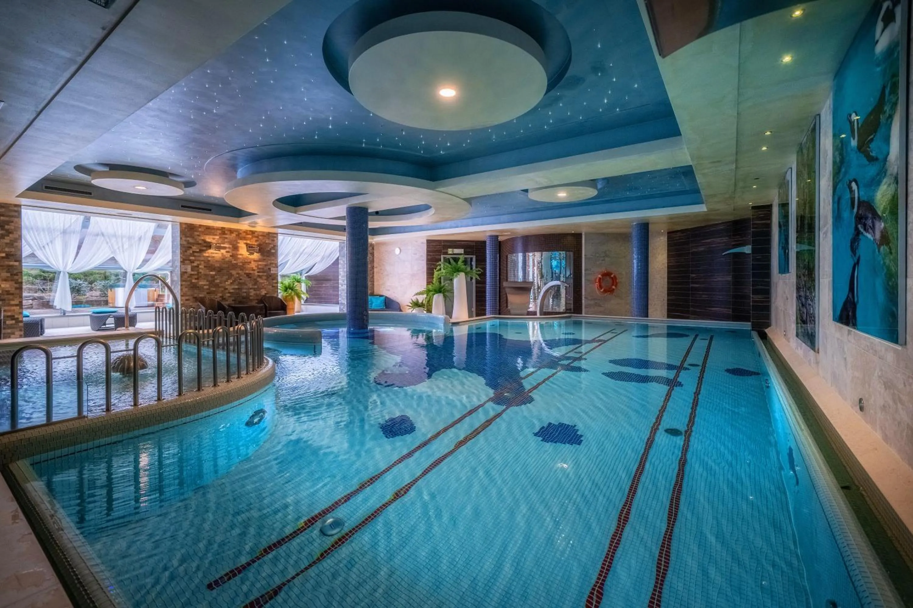 Swimming pool in Hotel & SPA Czarny Groń