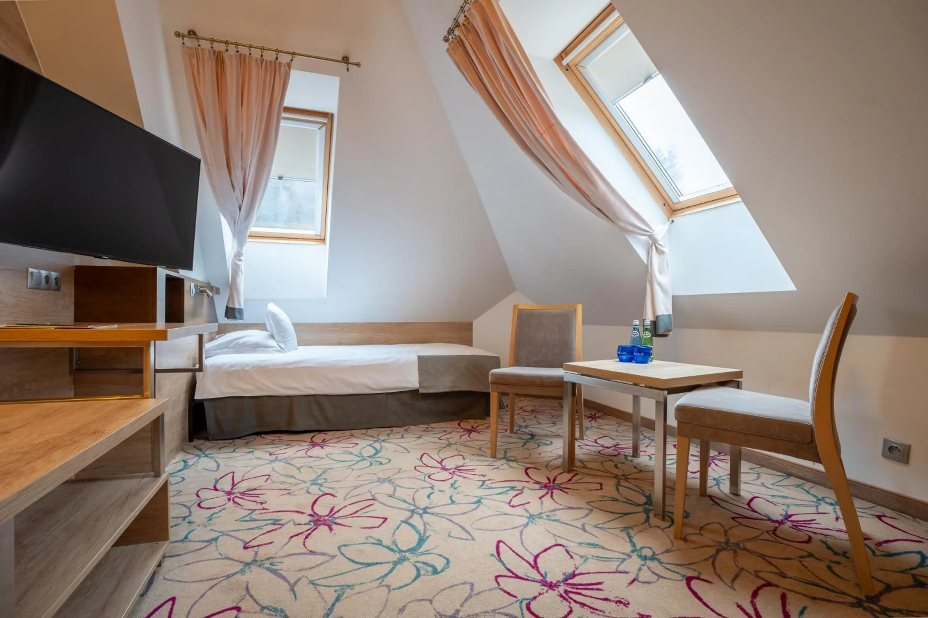 Photo of the whole room, Bed in Hotel & SPA Czarny Groń