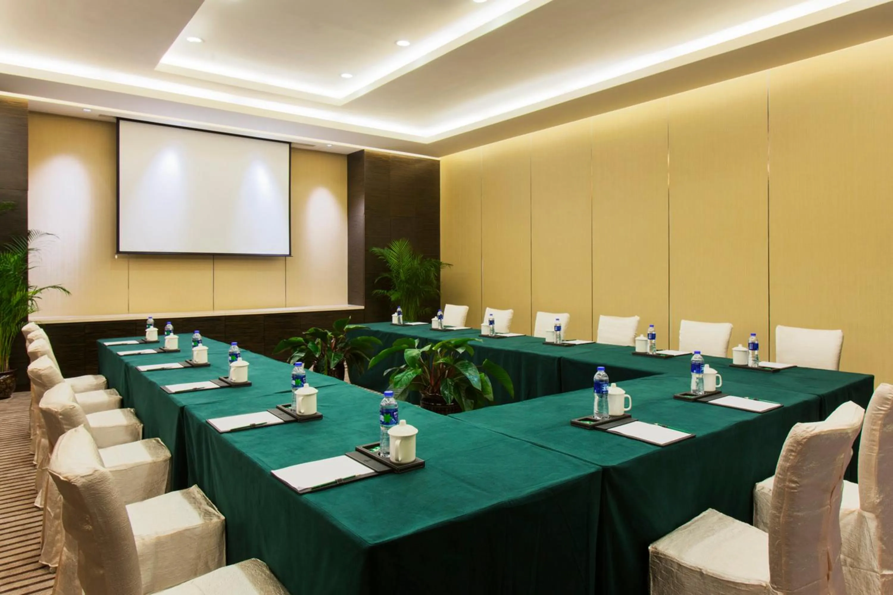 Meeting/conference room in Holiday Inn Panjin Aqua City by IHG