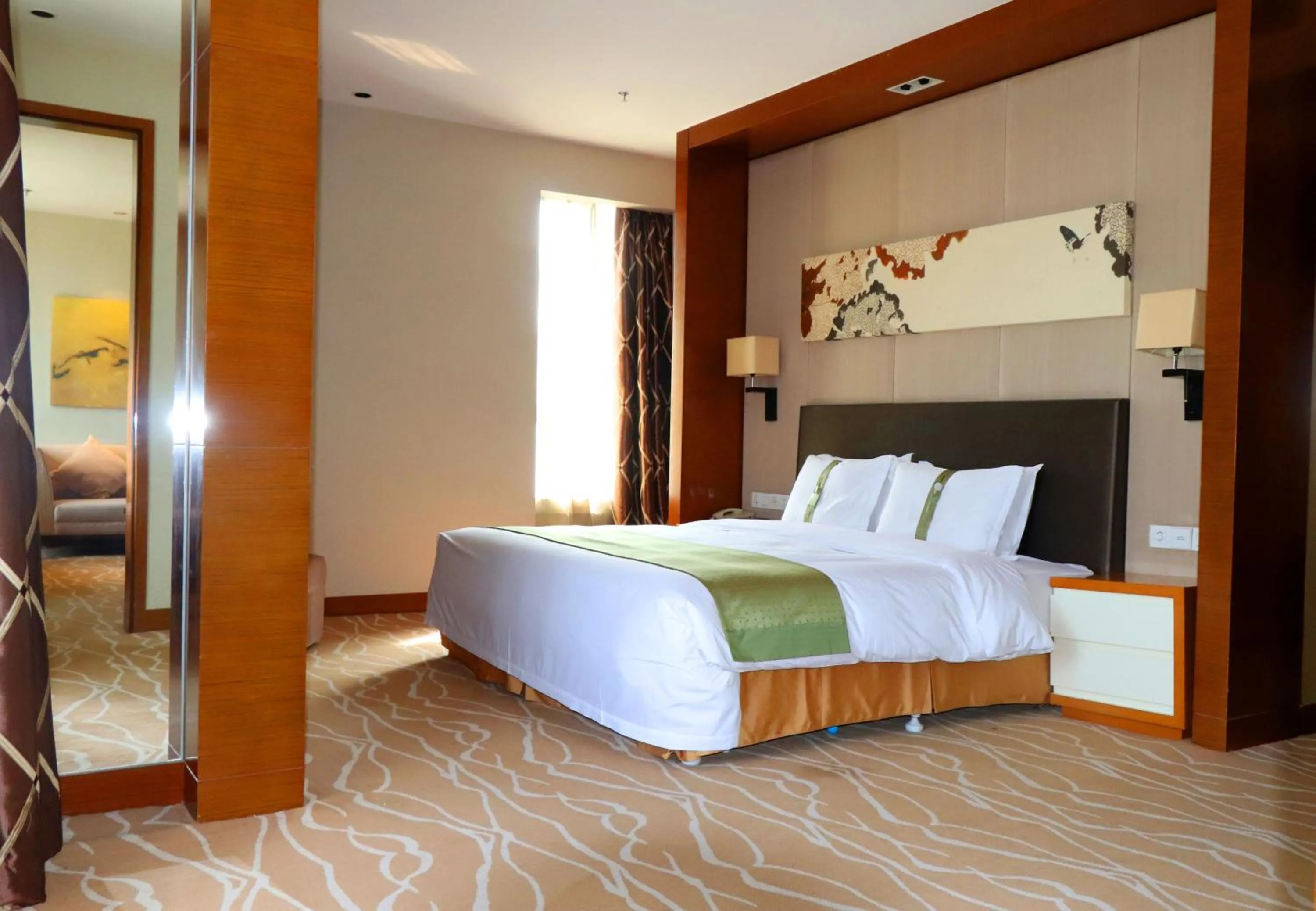 Photo of the whole room, Bed in Holiday Inn Panjin Aqua City by IHG