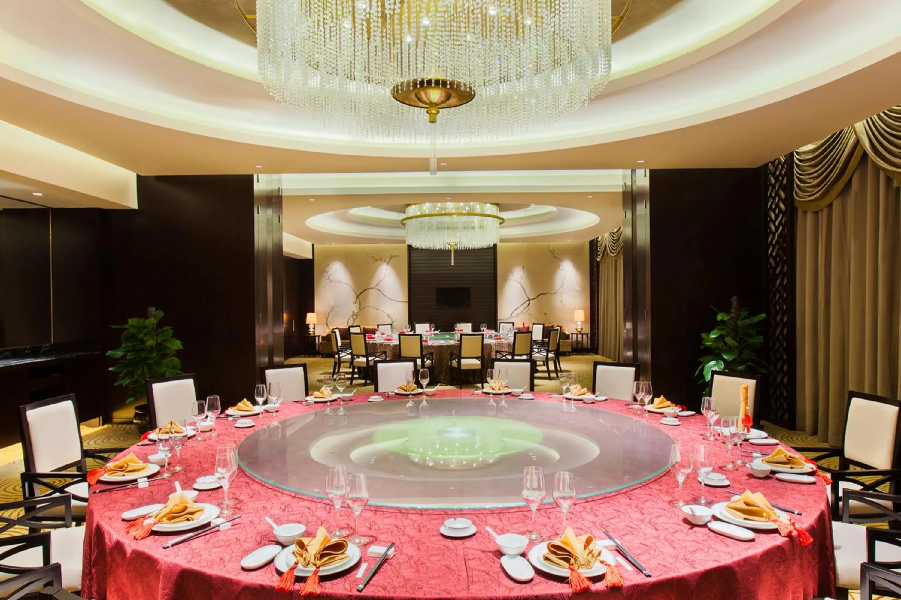 Restaurant/places to eat in Holiday Inn Panjin Aqua City by IHG