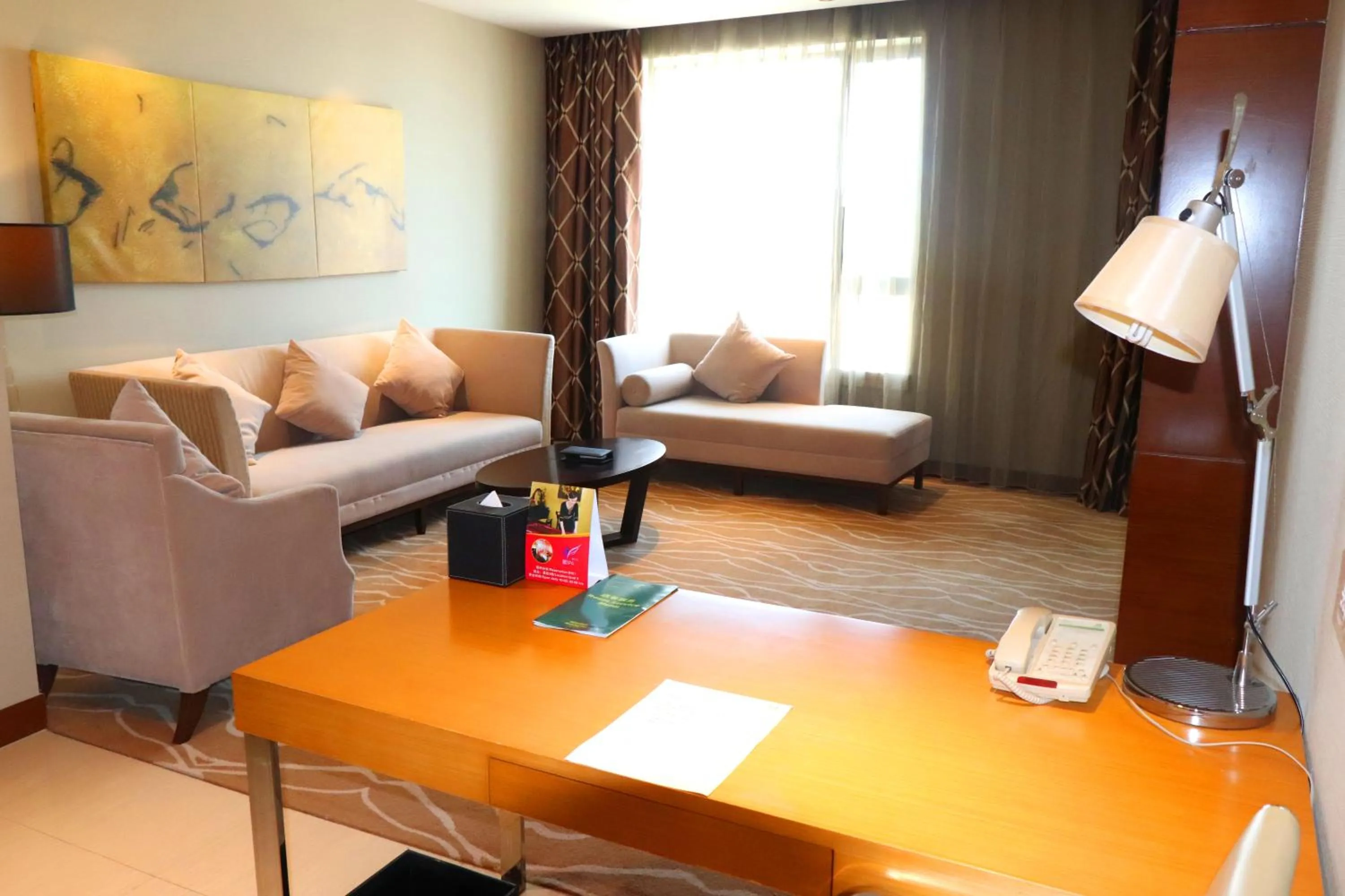 Living room in Holiday Inn Panjin Aqua City by IHG