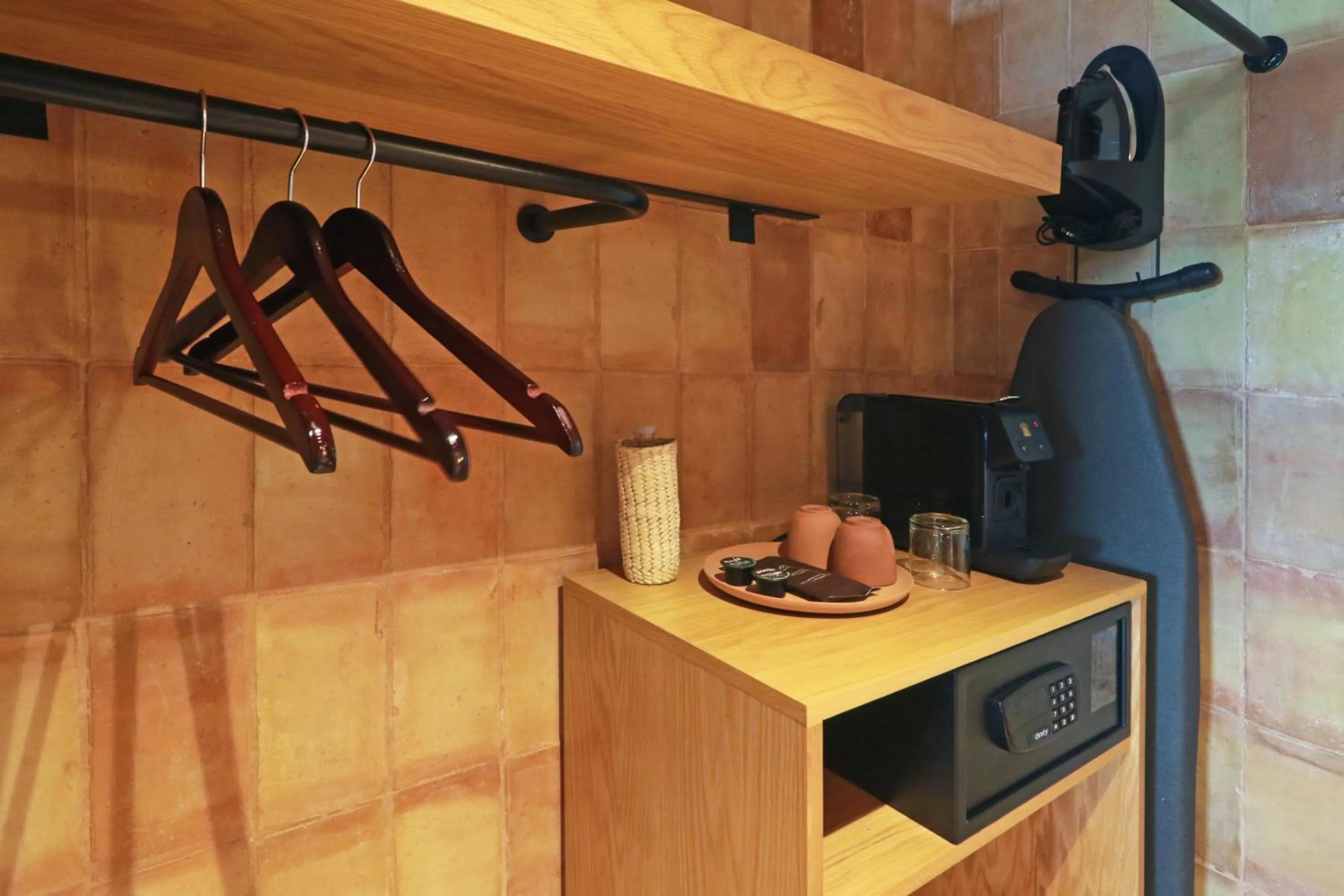 Photo of the whole room in Albor San Miguel de Allende, Tapestry Collection by Hilton