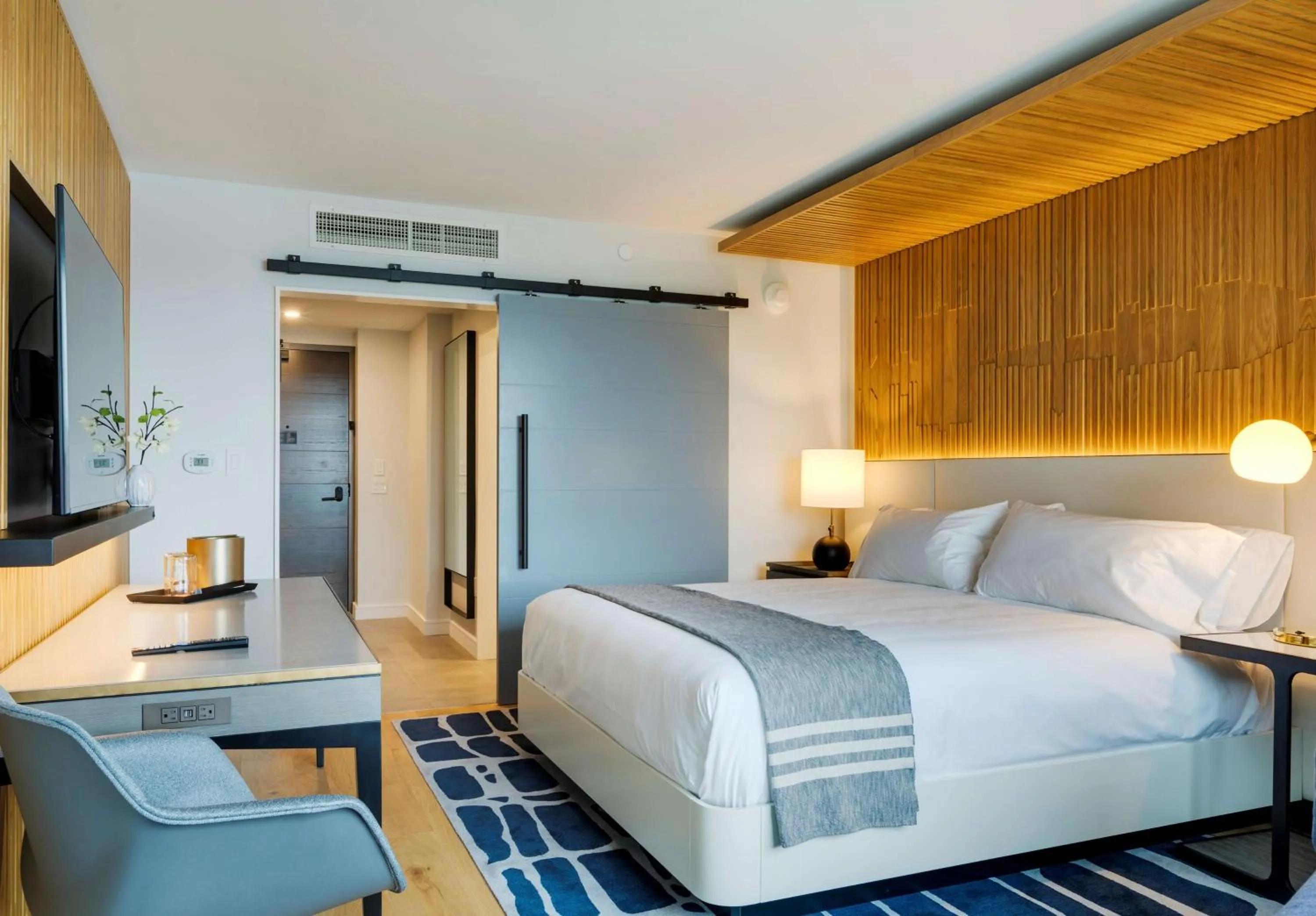 Bedroom, Bed in Canopy By Hilton Portland Waterfront