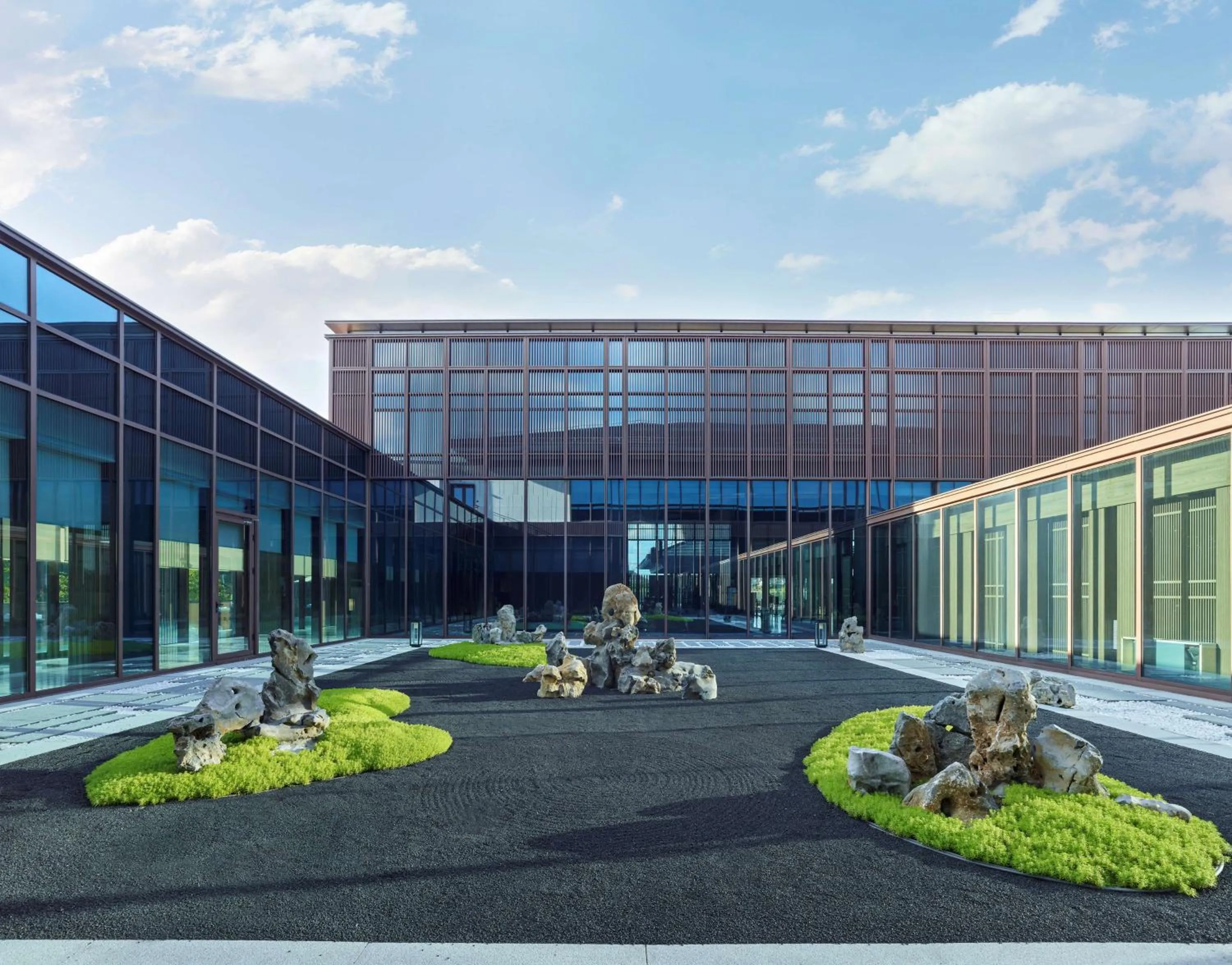 Garden in Hilton Shanghai Songjiang Guangfulin