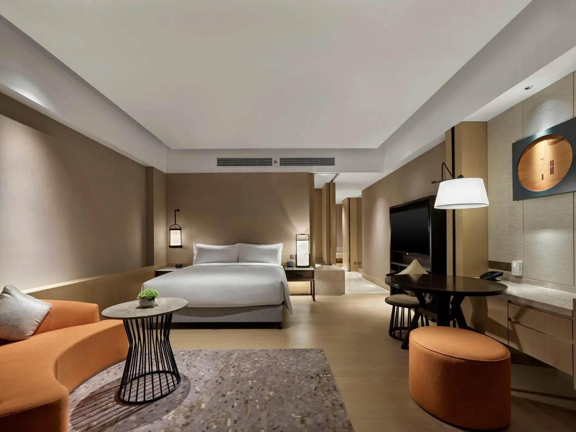 Photo of the whole room, Bed in Hilton Shanghai Songjiang Guangfulin
