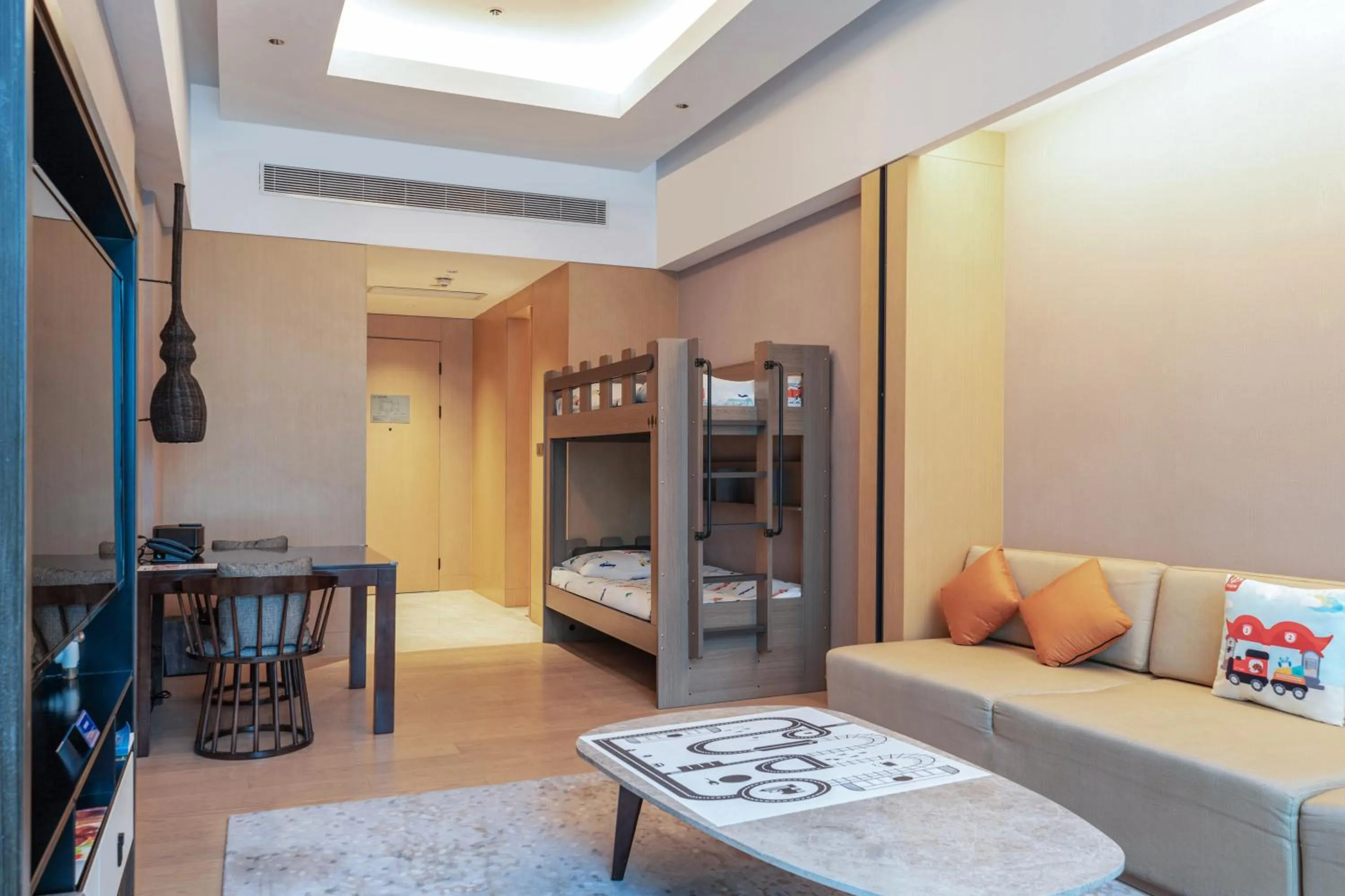 Living room, Bed in Hilton Shanghai Songjiang Guangfulin