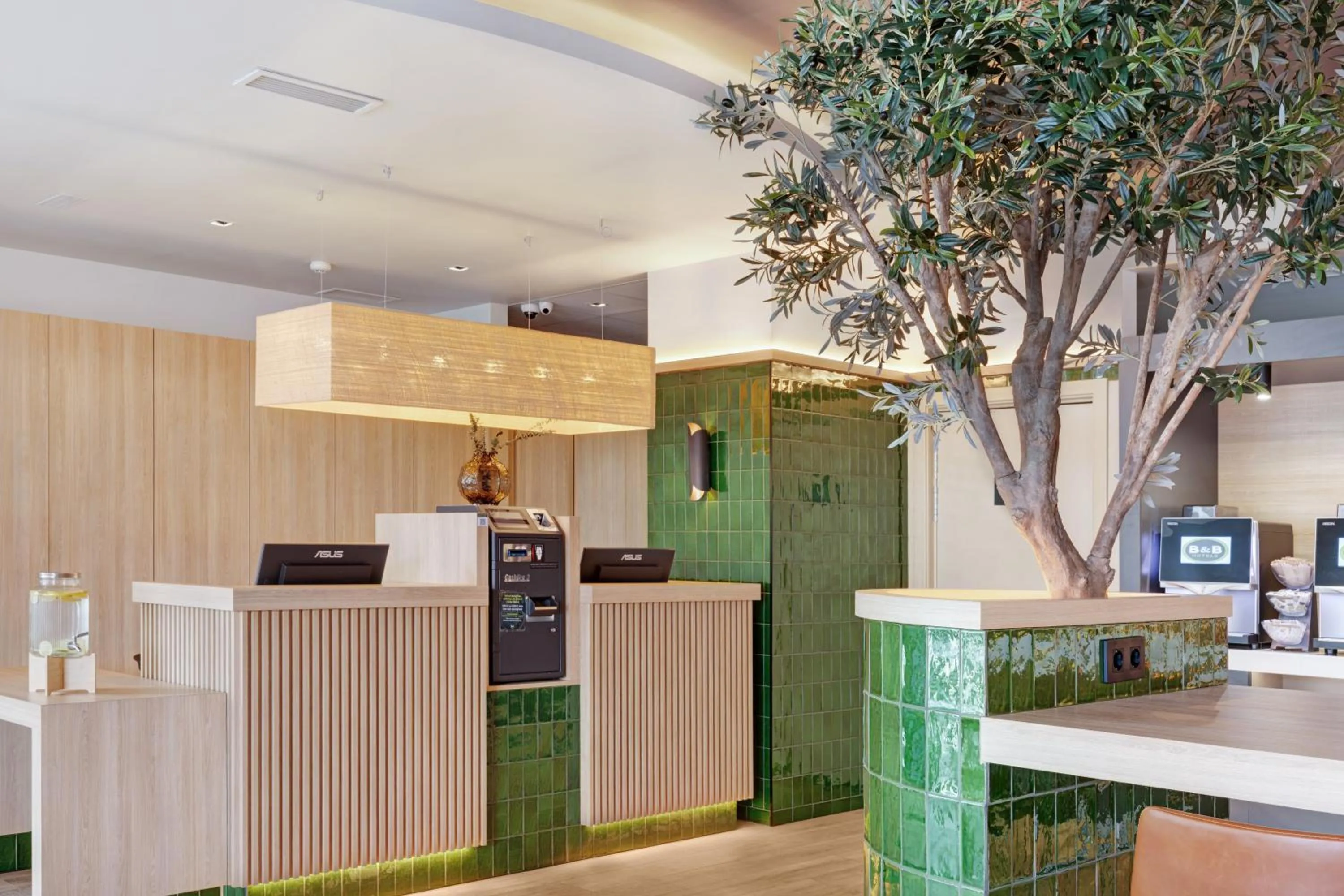 Lobby or reception in B&B HOTEL Murcia