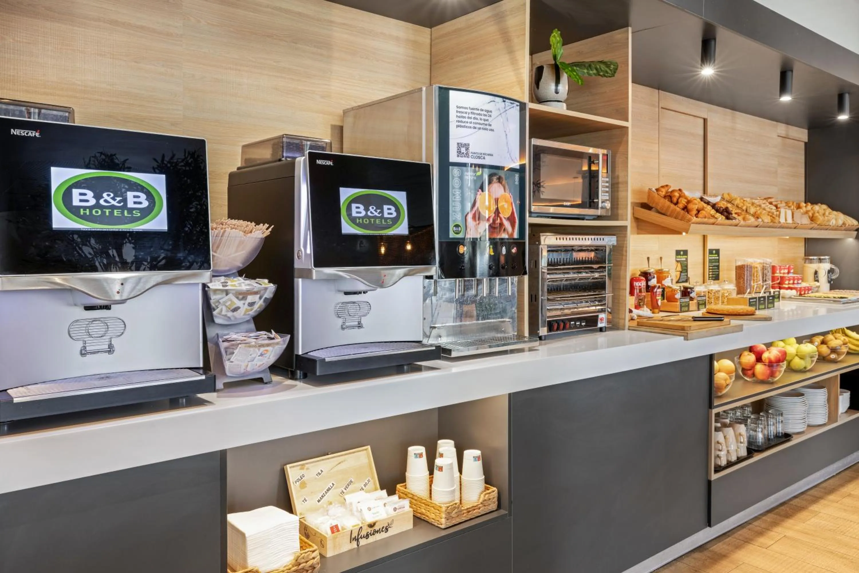 Buffet breakfast in B&B HOTEL Murcia