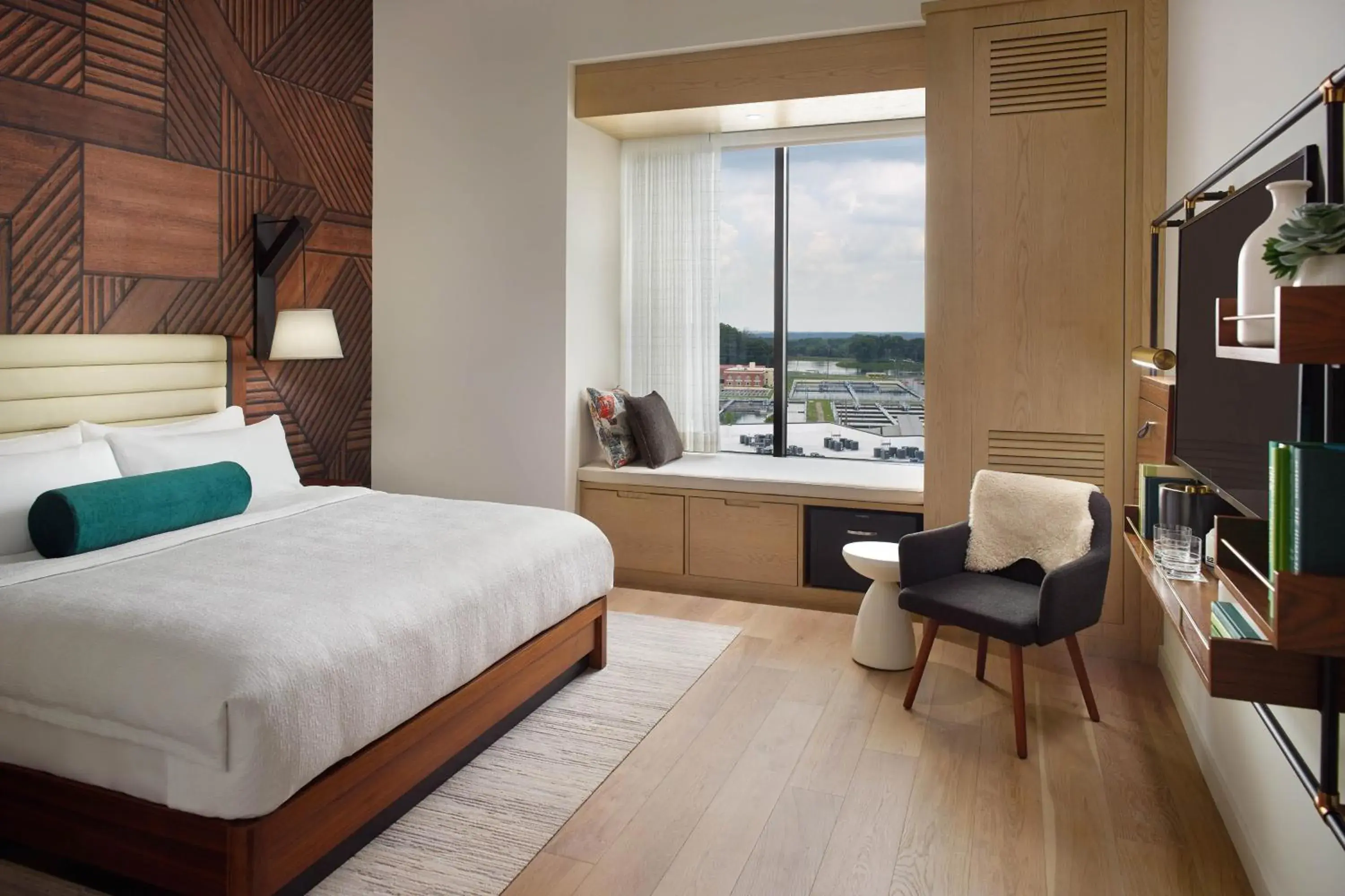 High Floor Deluxe King Guest Room in Bellyard, West Midtown Atlanta, a Tribute Portfolio Hotel High Floor Deluxe King Guest Room in Bellyard, West Midtown Atlanta, a Tribute Portfolio Hotel