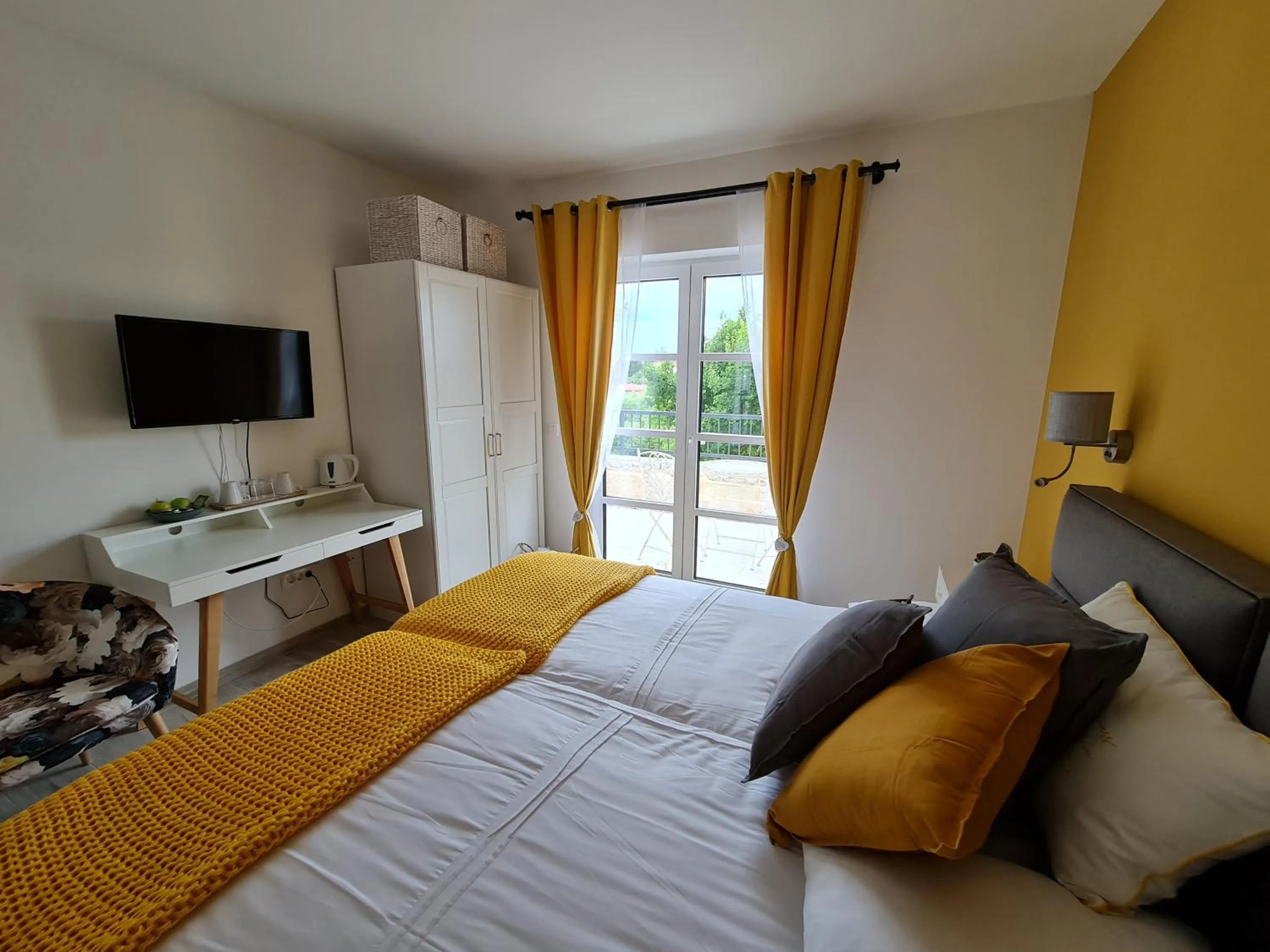 Photo of the whole room, Bed in Boutique Resort OSMA - Adults Only