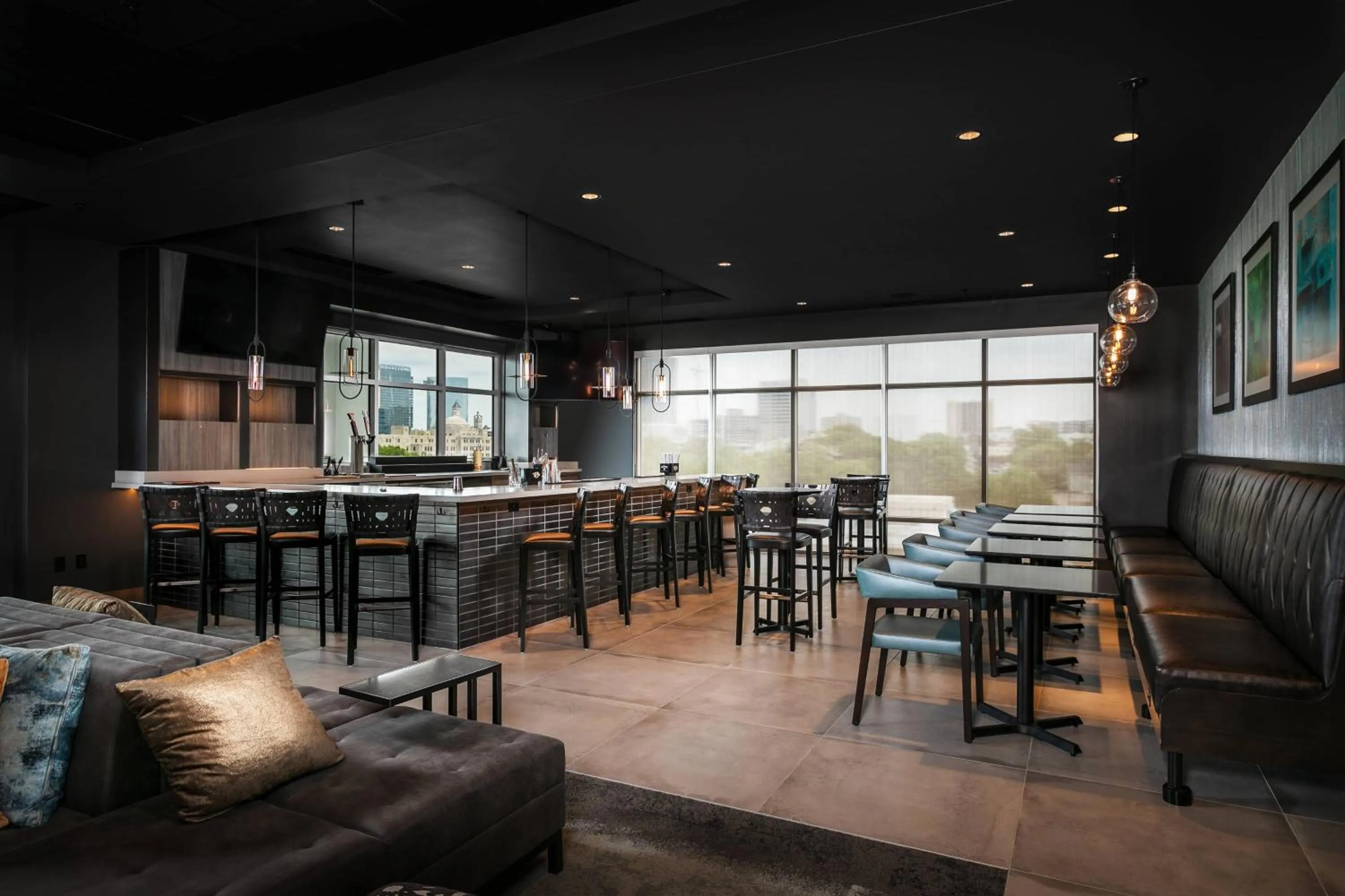 Lounge or bar in TownePlace Suites by Marriott Nashville Midtown
