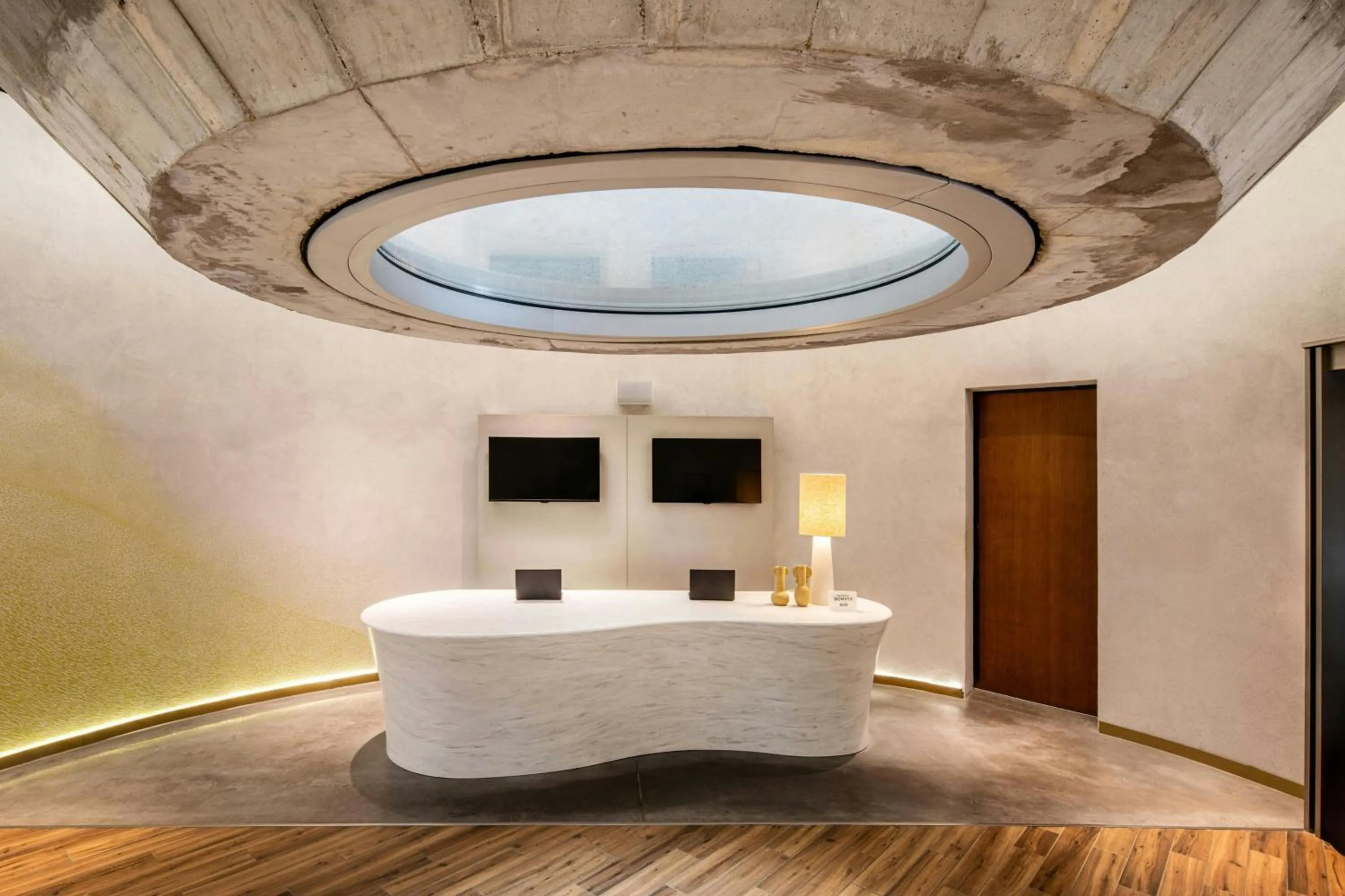 Lobby or reception in Renaissance Bordeaux Hotel