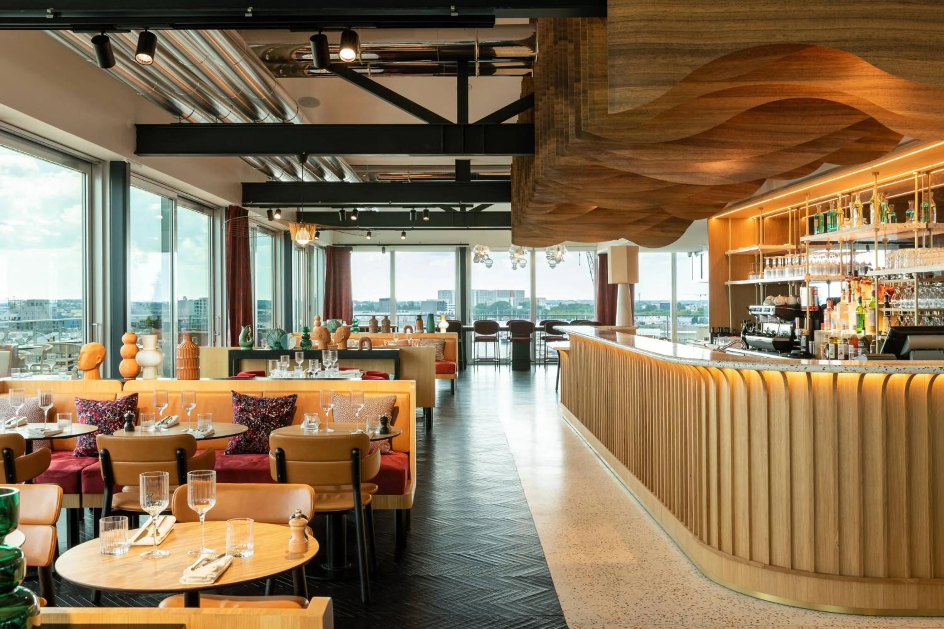 Restaurant/places to eat in Renaissance Bordeaux Hotel