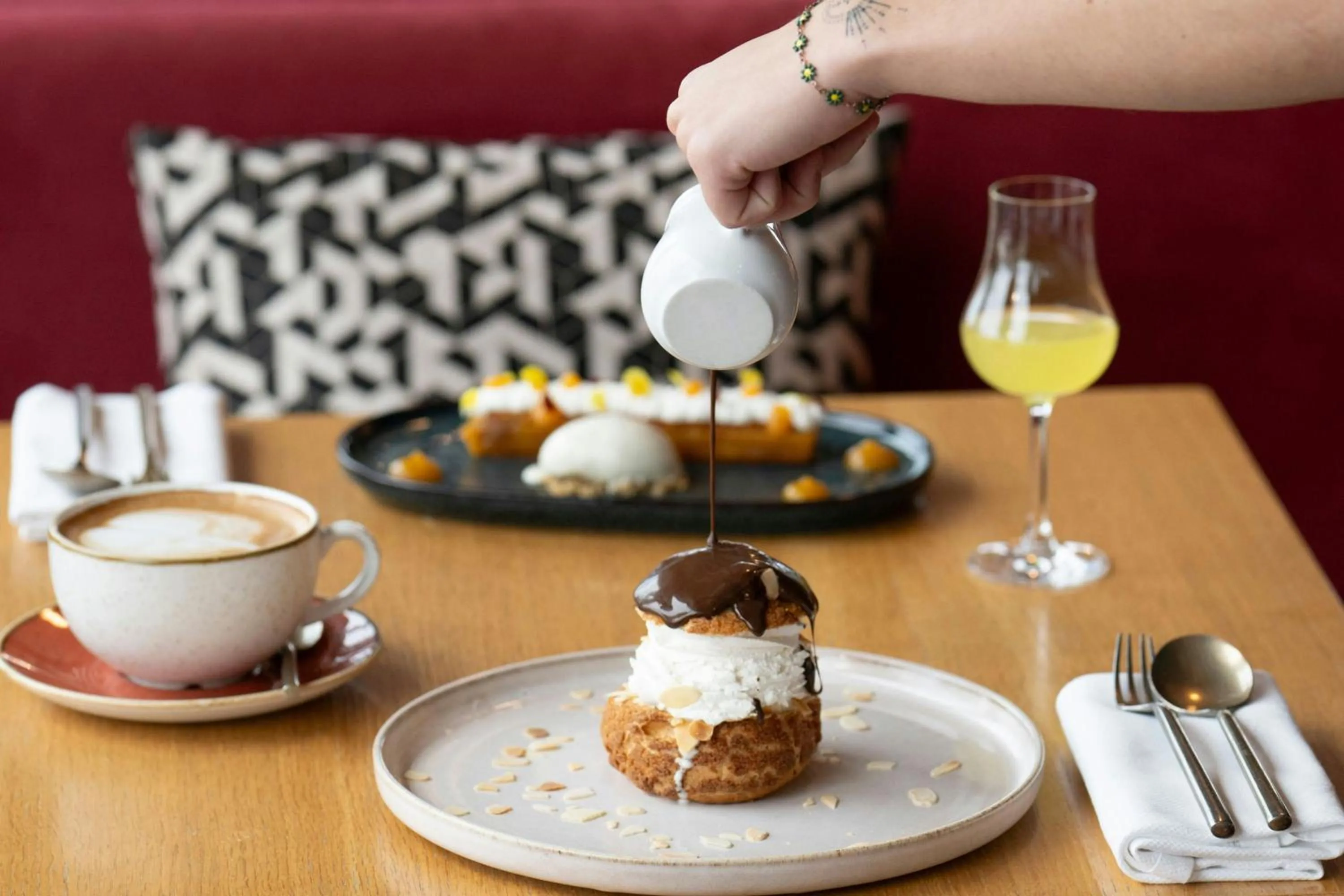 Restaurant/places to eat in Renaissance Bordeaux Hotel