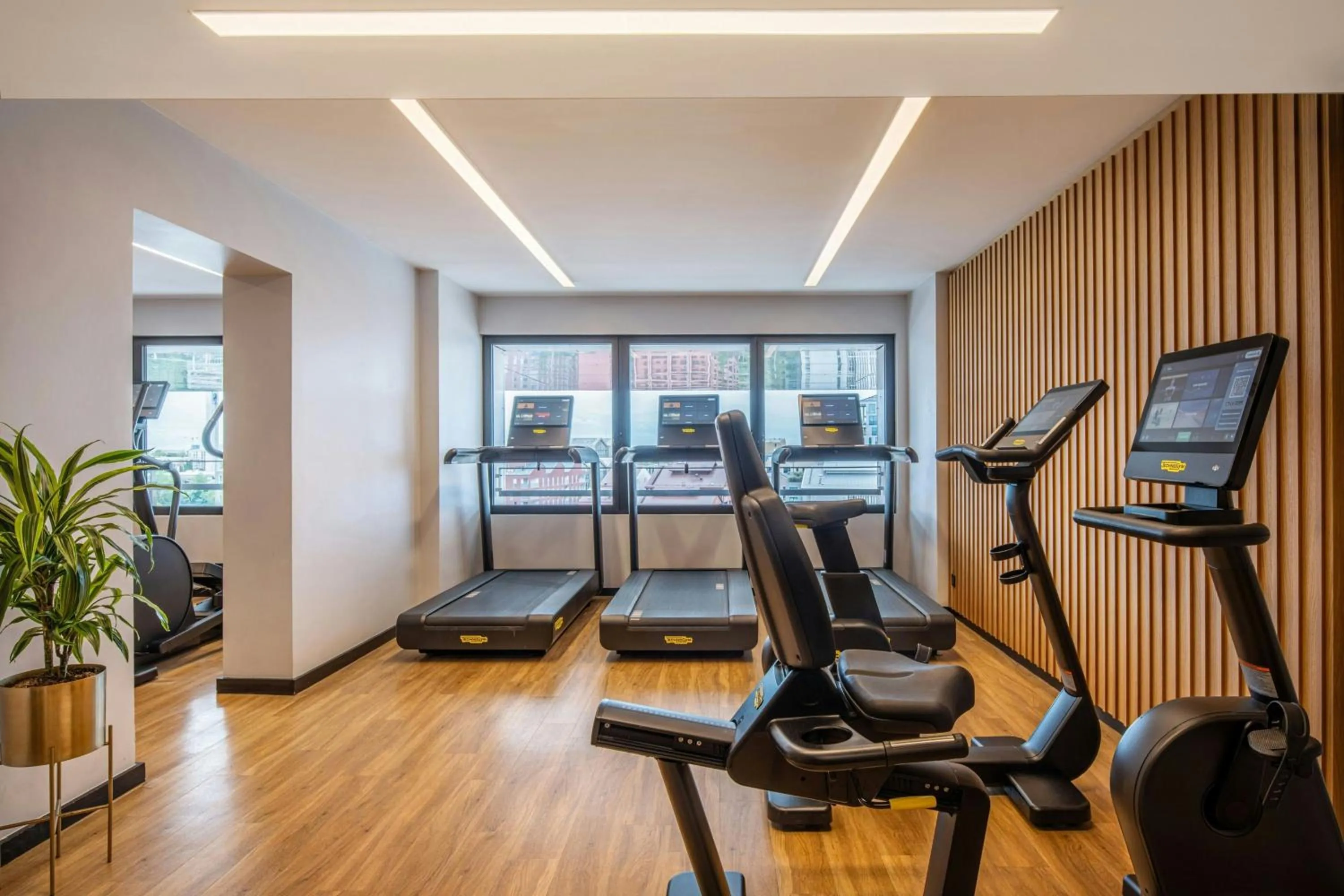 Fitness centre/facilities in Renaissance Bordeaux Hotel