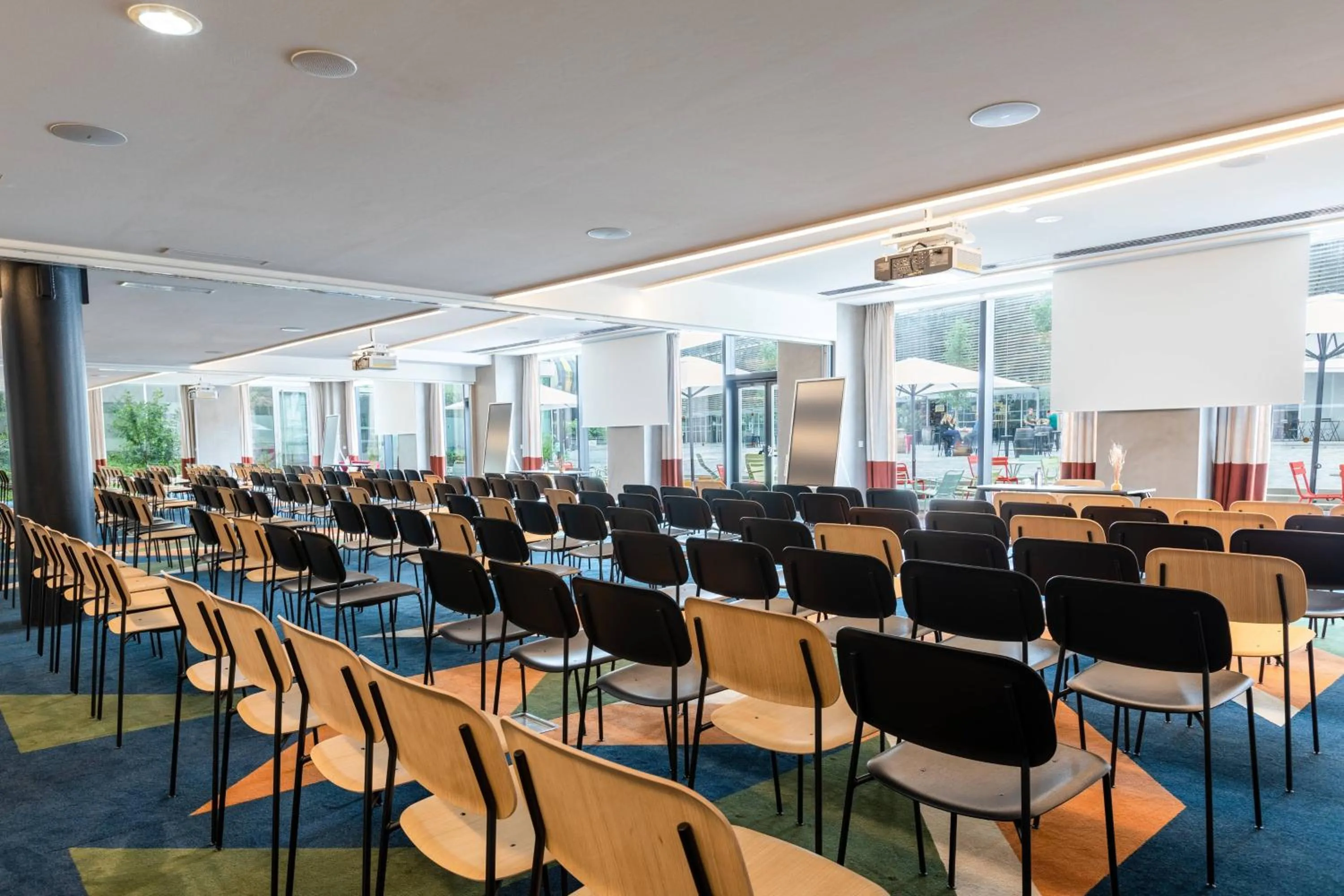 Meeting/conference room in Renaissance Bordeaux Hotel