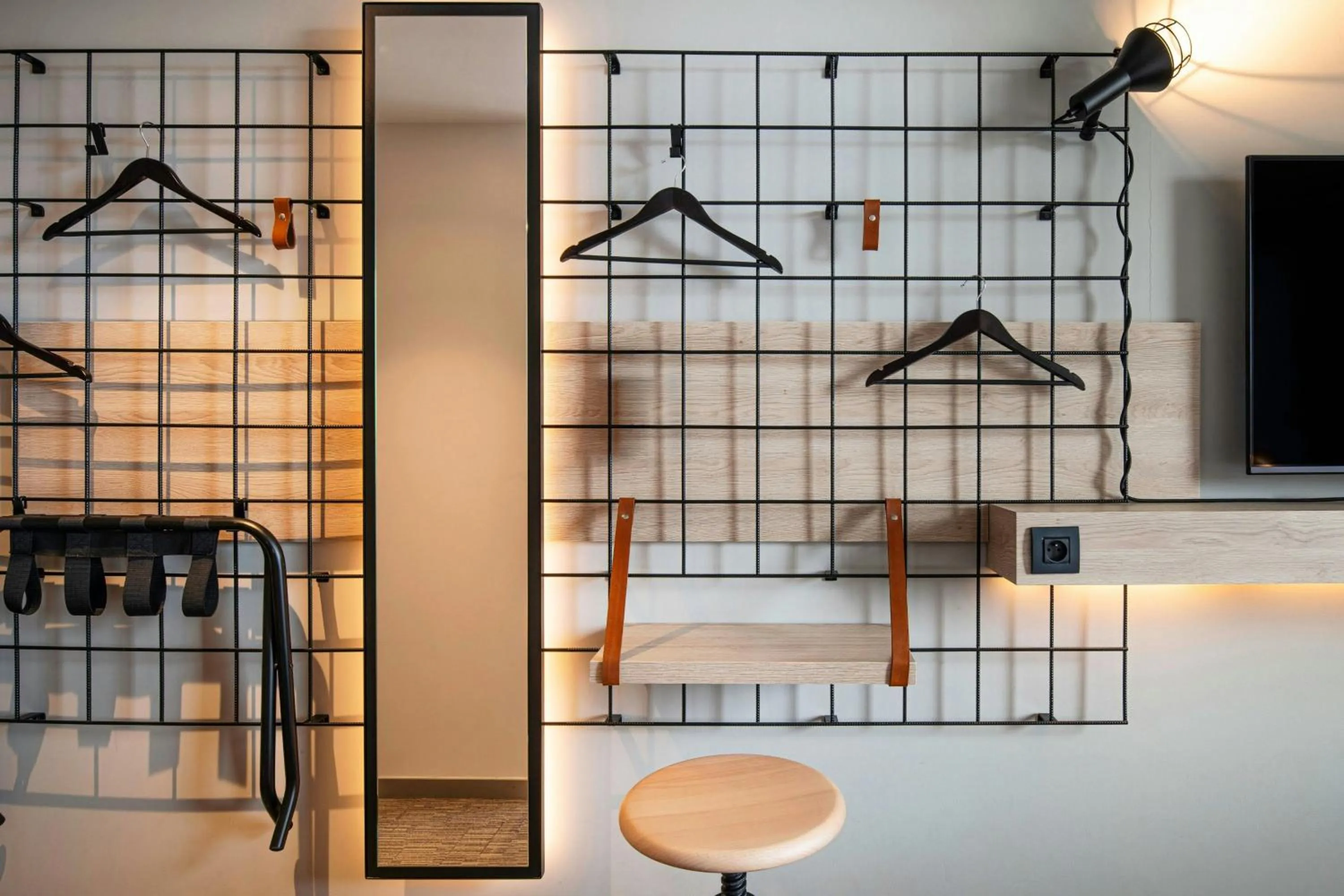 Photo of the whole room in Moxy Bordeaux