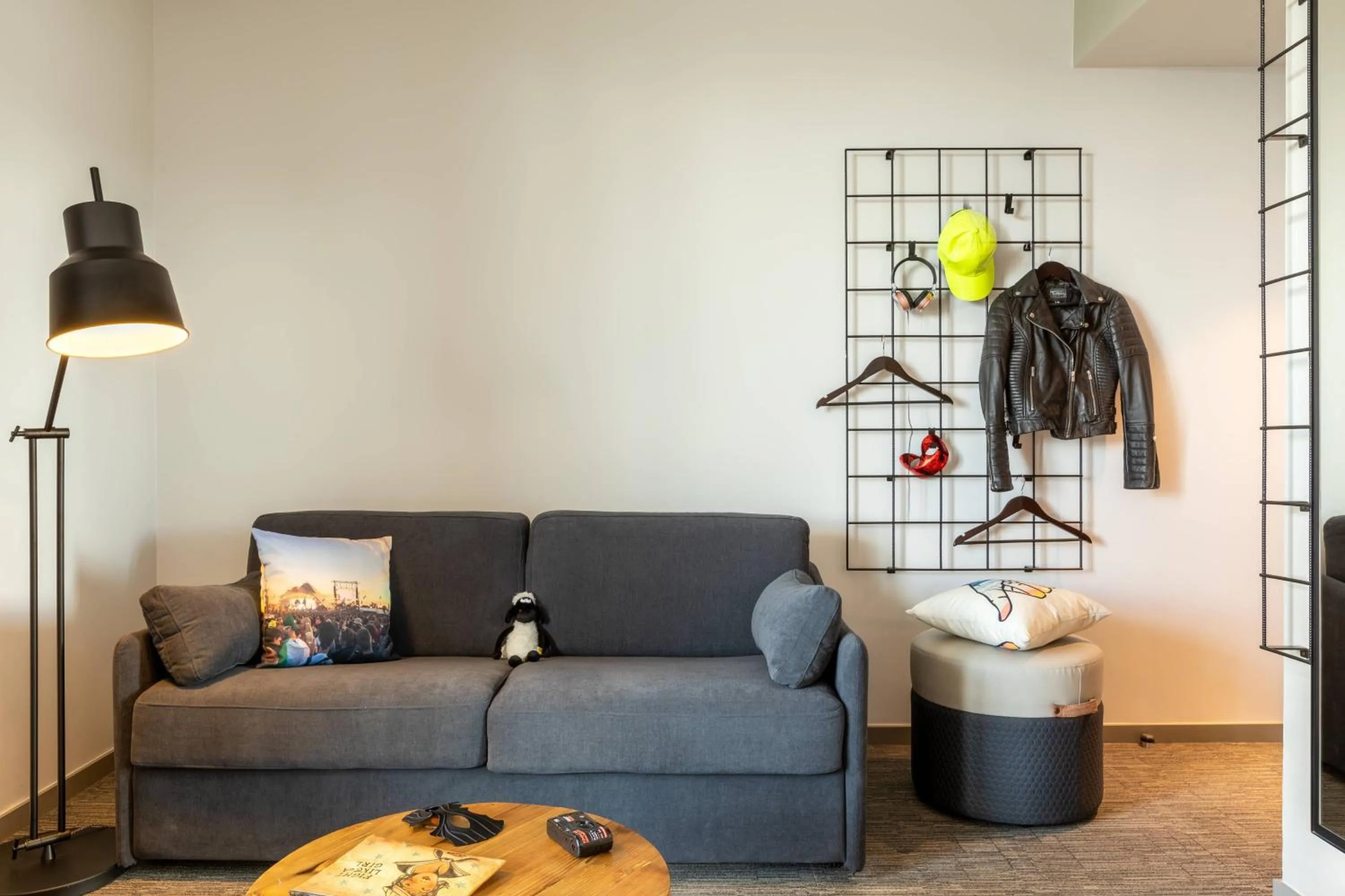 Photo of the whole room in Moxy Bordeaux